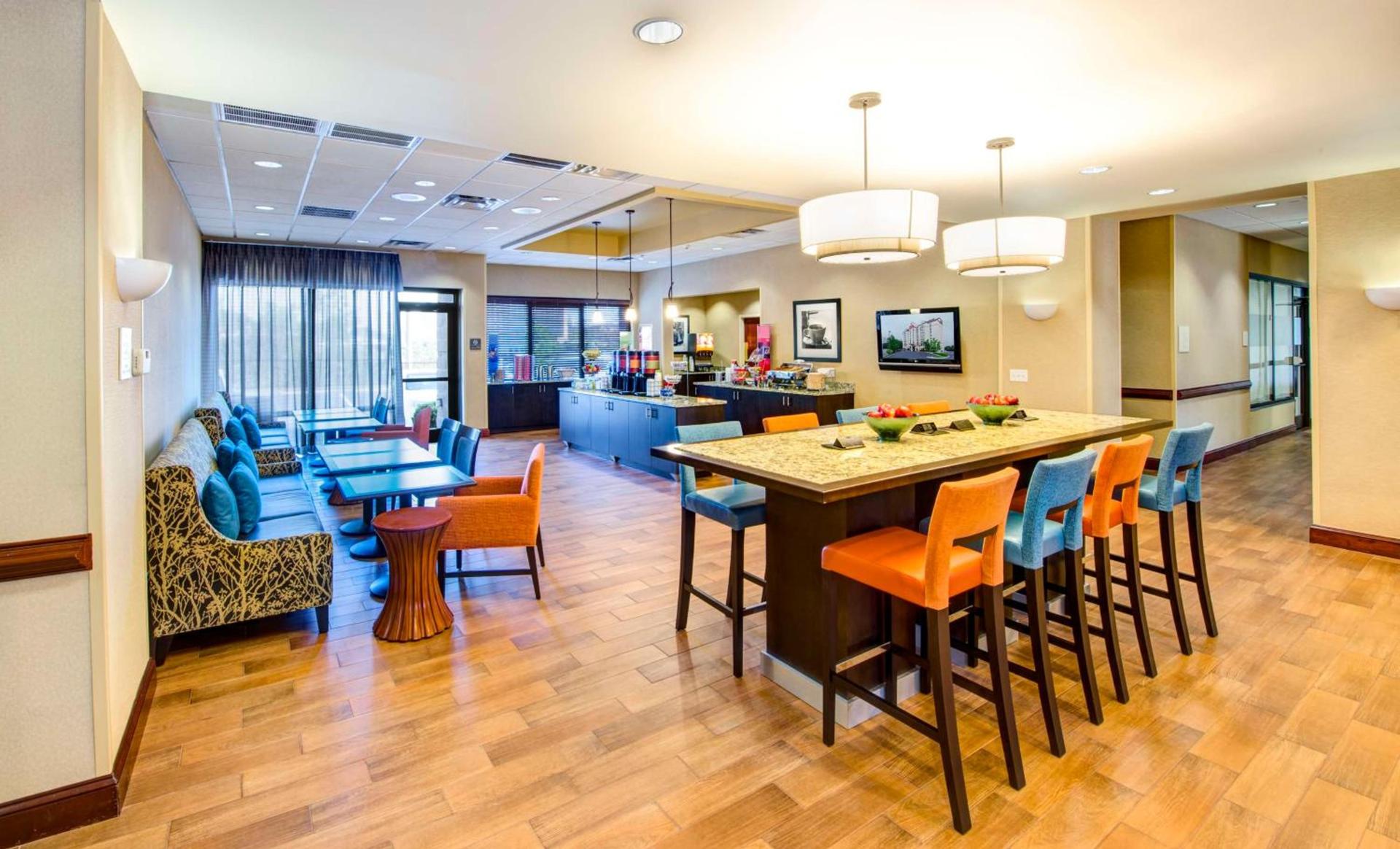 Hampton Inn & Suites Atlanta-Galleria photo 8