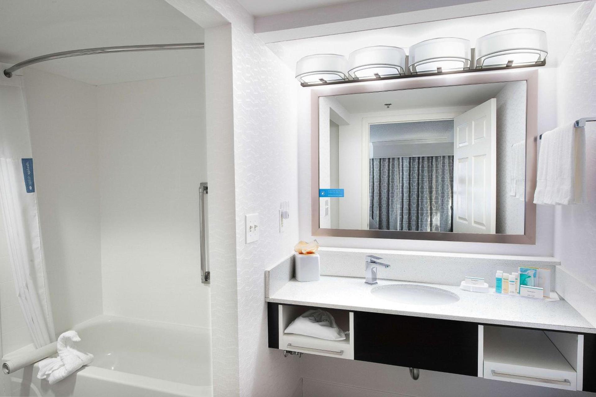 Hampton Inn & Suites Atlanta-Galleria photo 30