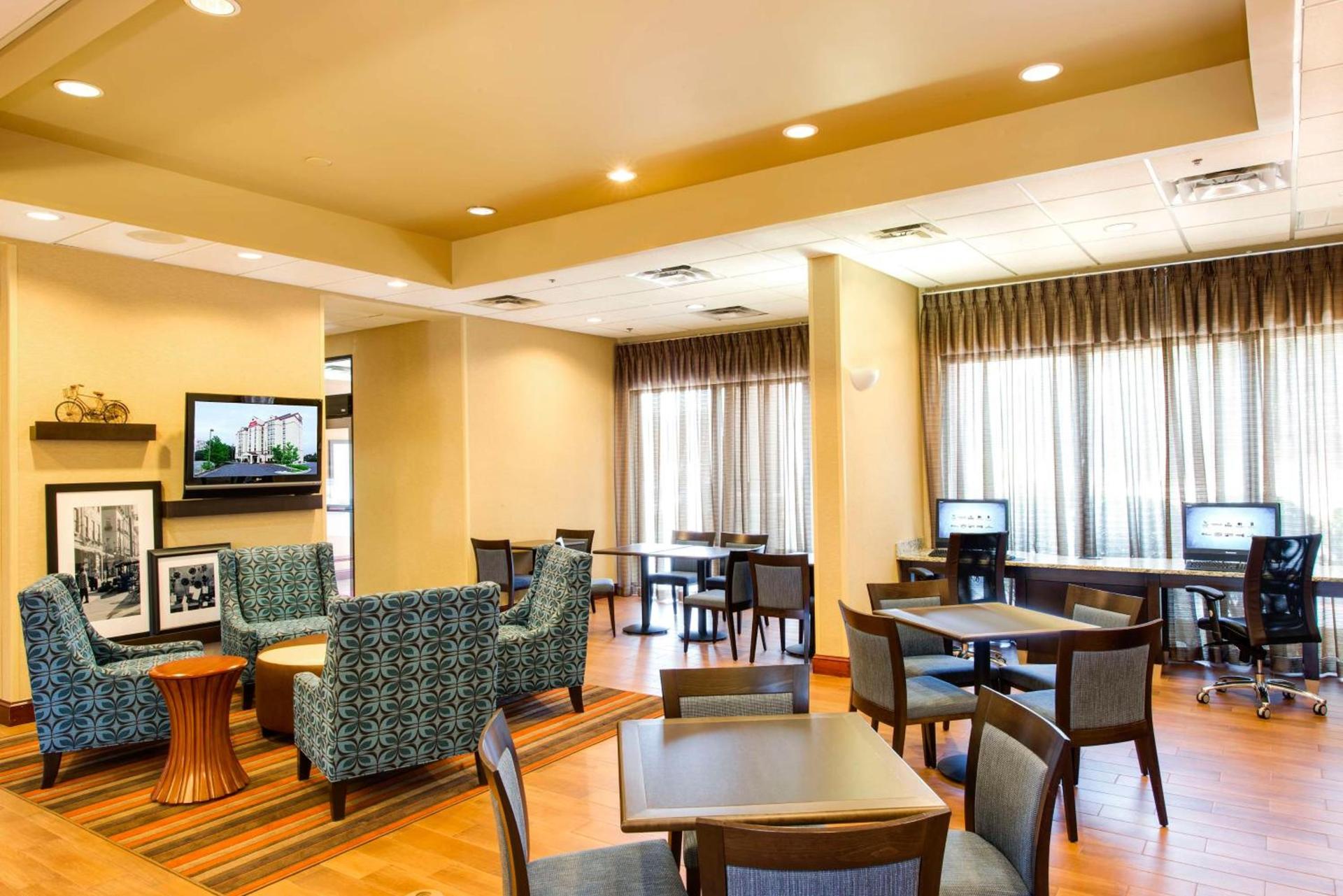 Hampton Inn & Suites Atlanta-Galleria photo 52