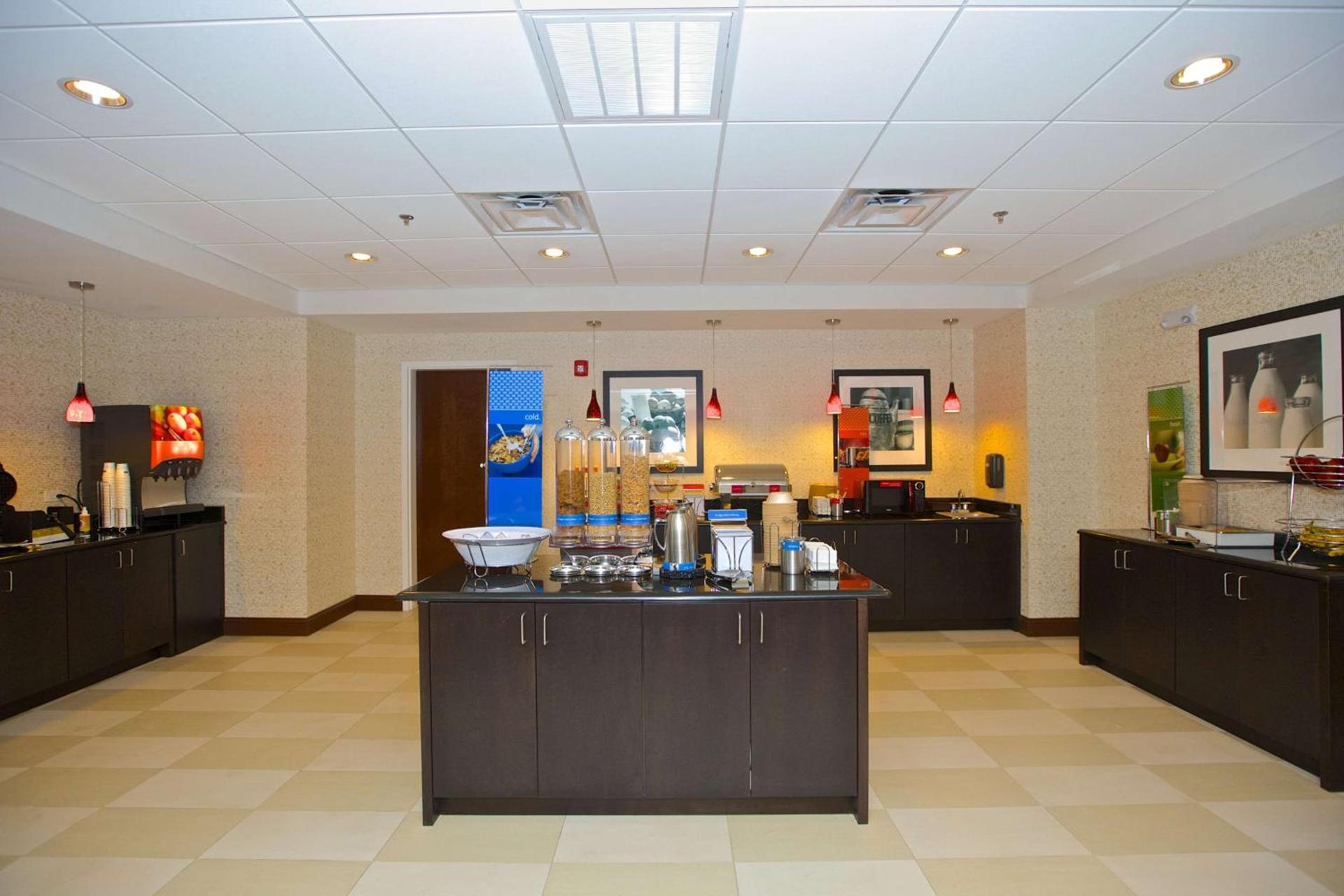 Hampton Inn Atlanta McDonough photo 17