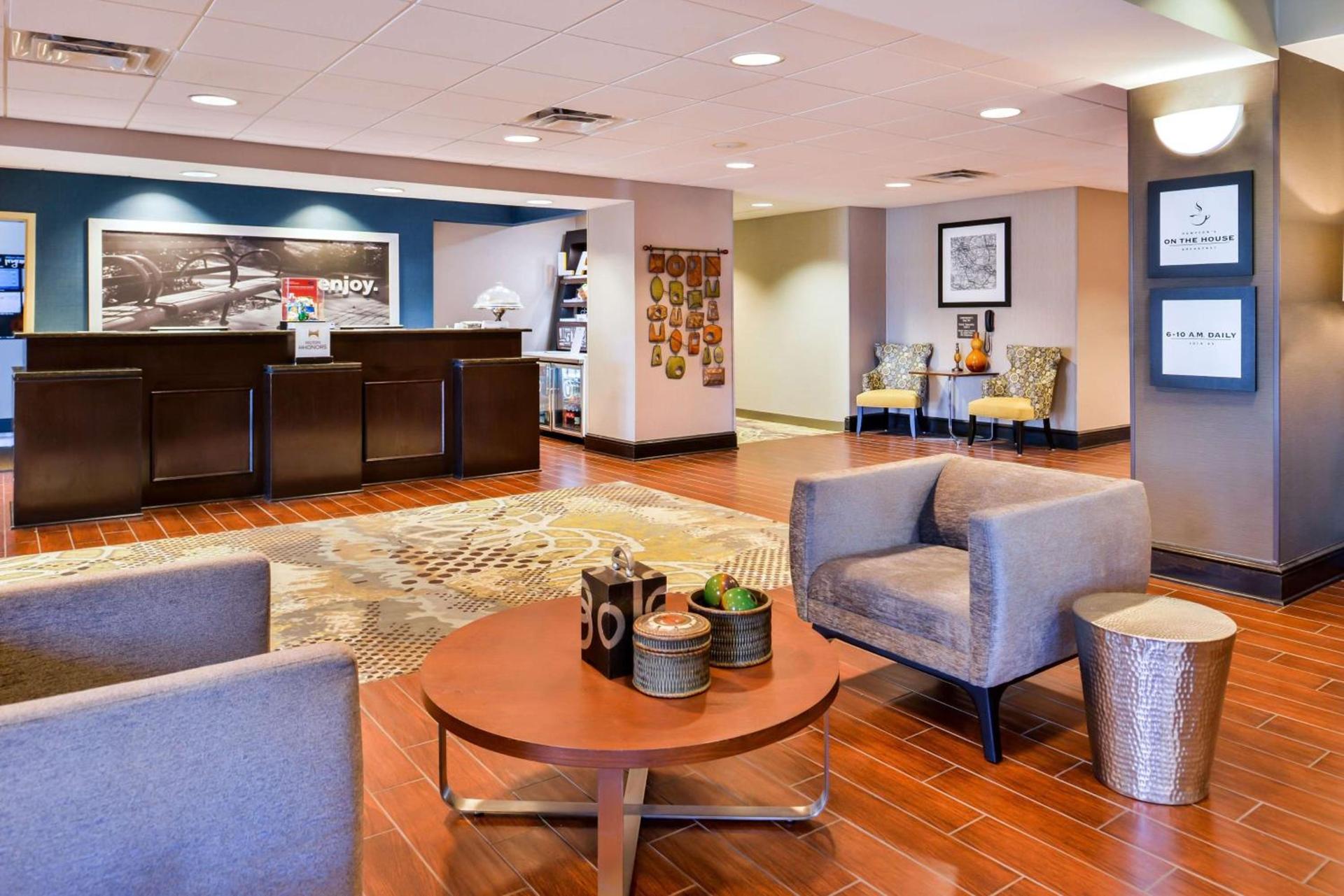 Hampton Inn Gonzales photo 3