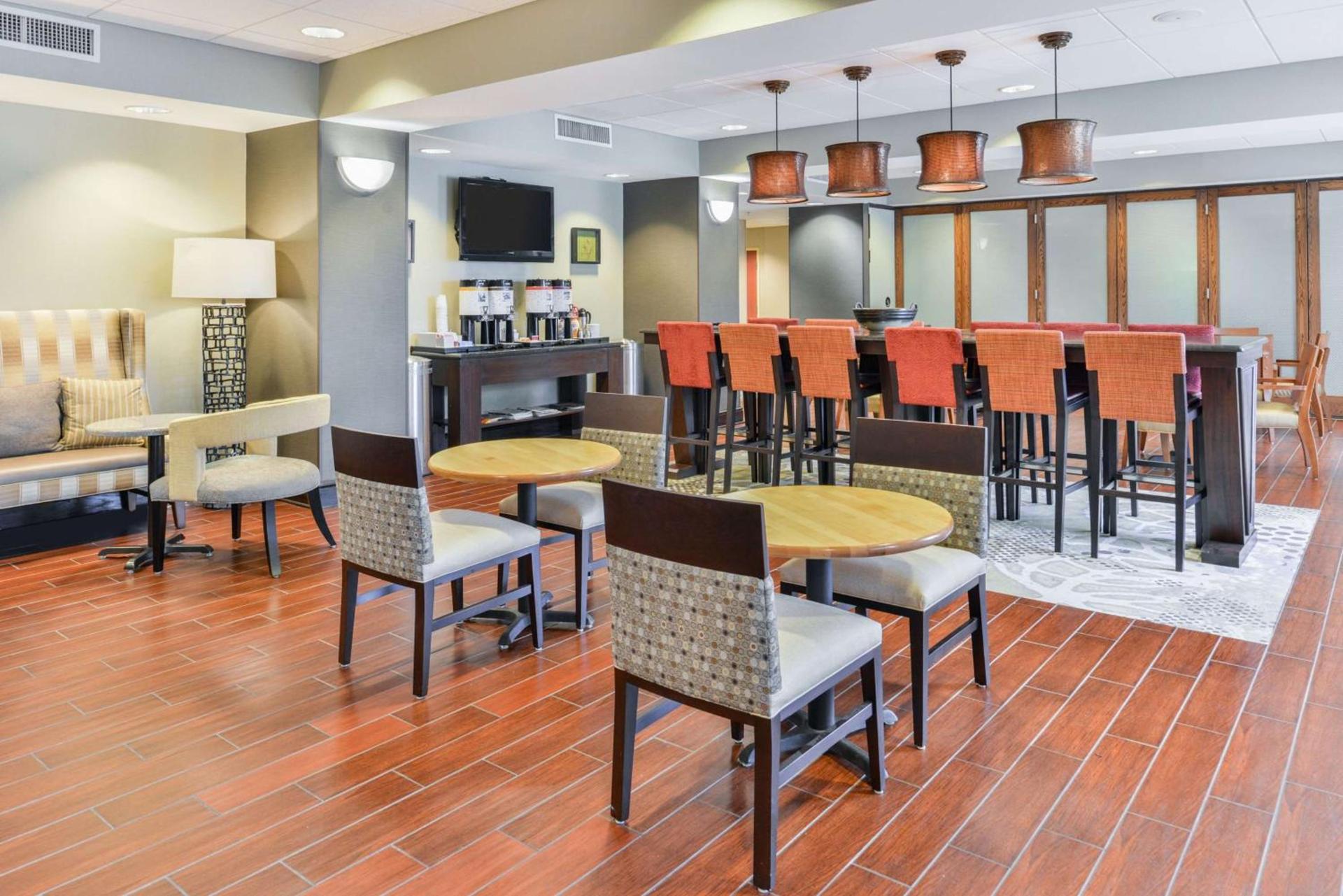 Hampton Inn Gonzales photo 13