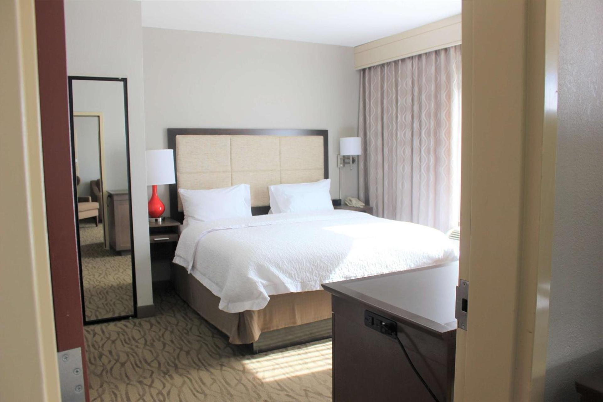 Hampton Inn Gonzales photo 17