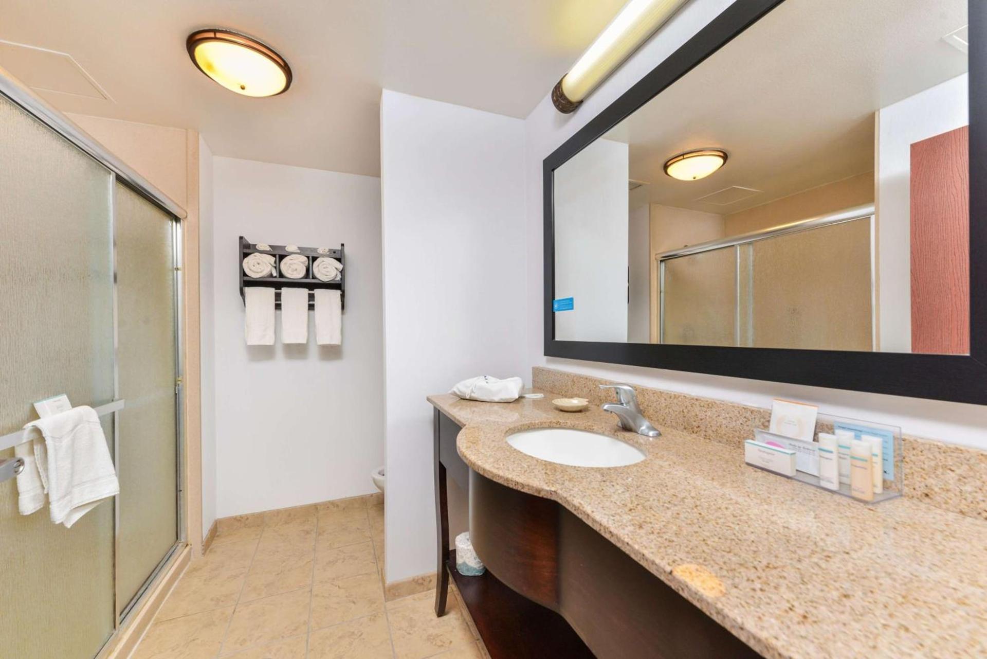 Hampton Inn Gonzales photo 34