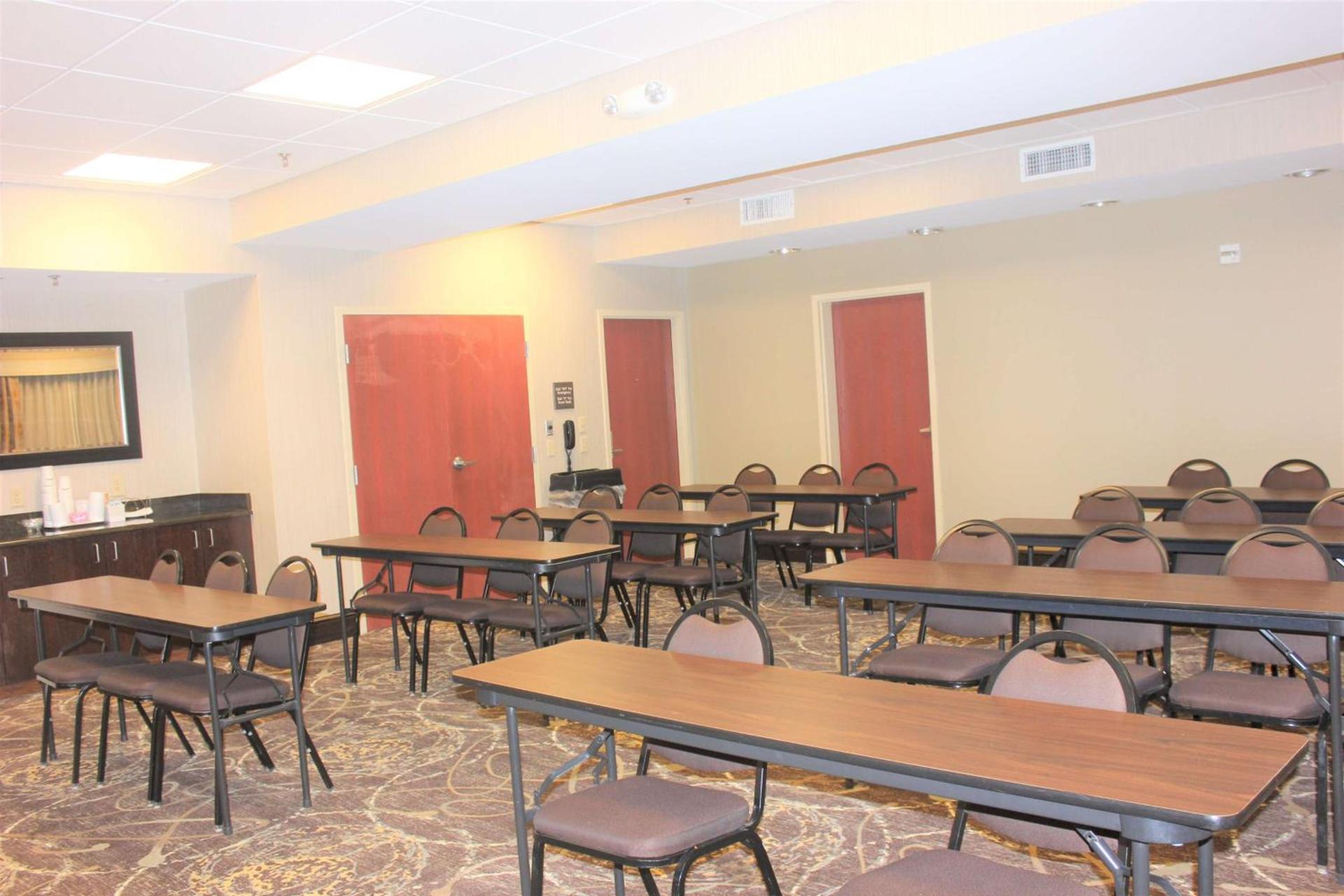 Hampton Inn Gonzales photo 35