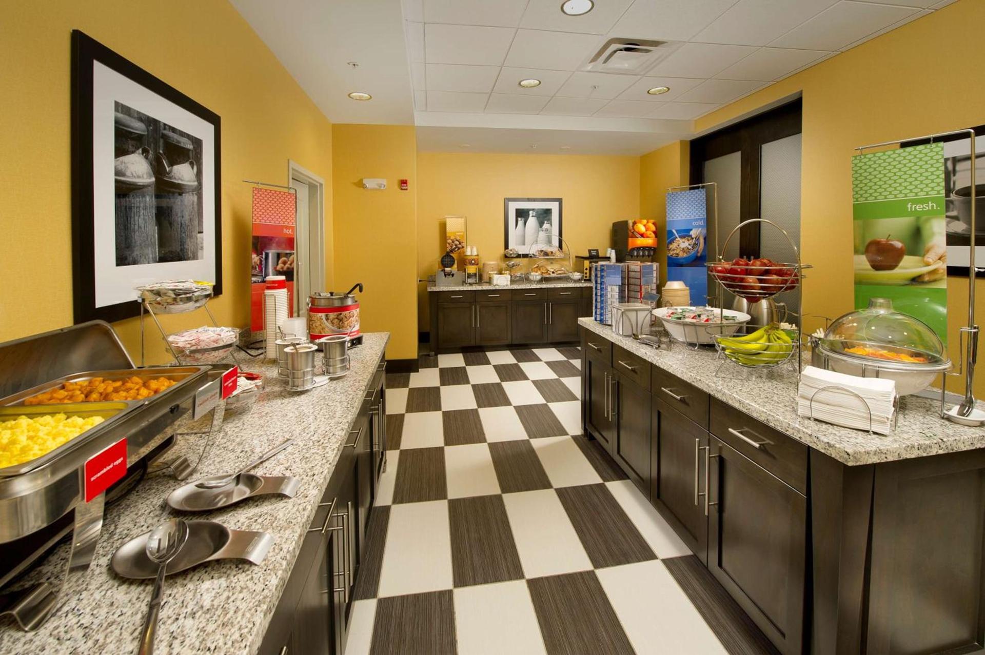 Hampton Inn & Suites - Buffalo Airport photo 9