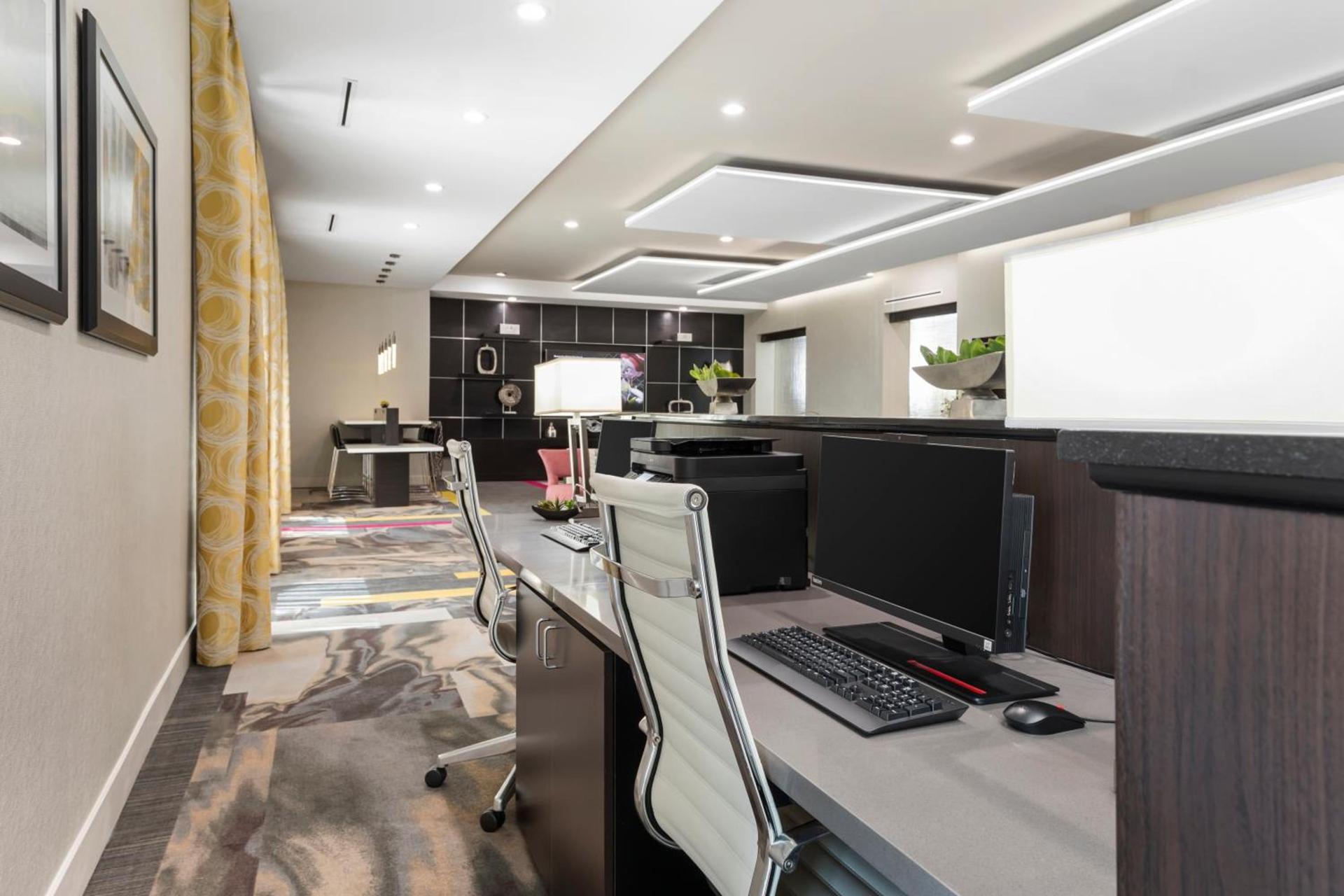Holiday Inn Express & Suites Anaheim Resort Area by IHG photo 10
