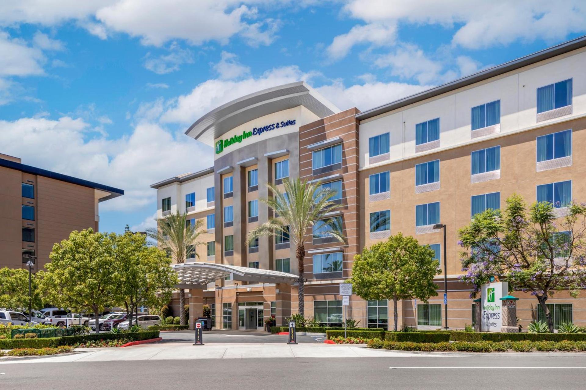 Holiday Inn Express & Suites Anaheim Resort Area by IHG photo 11