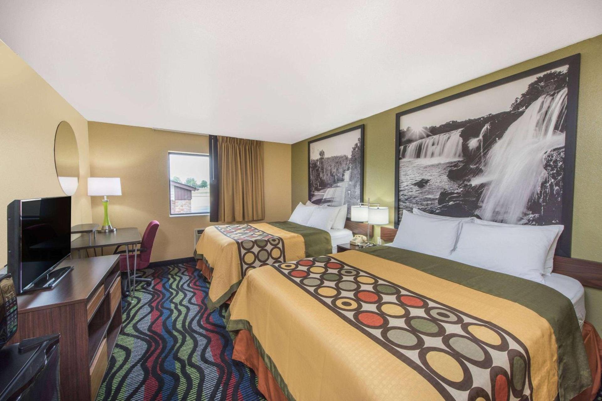 Super 8 by Wyndham Farmington photo 24