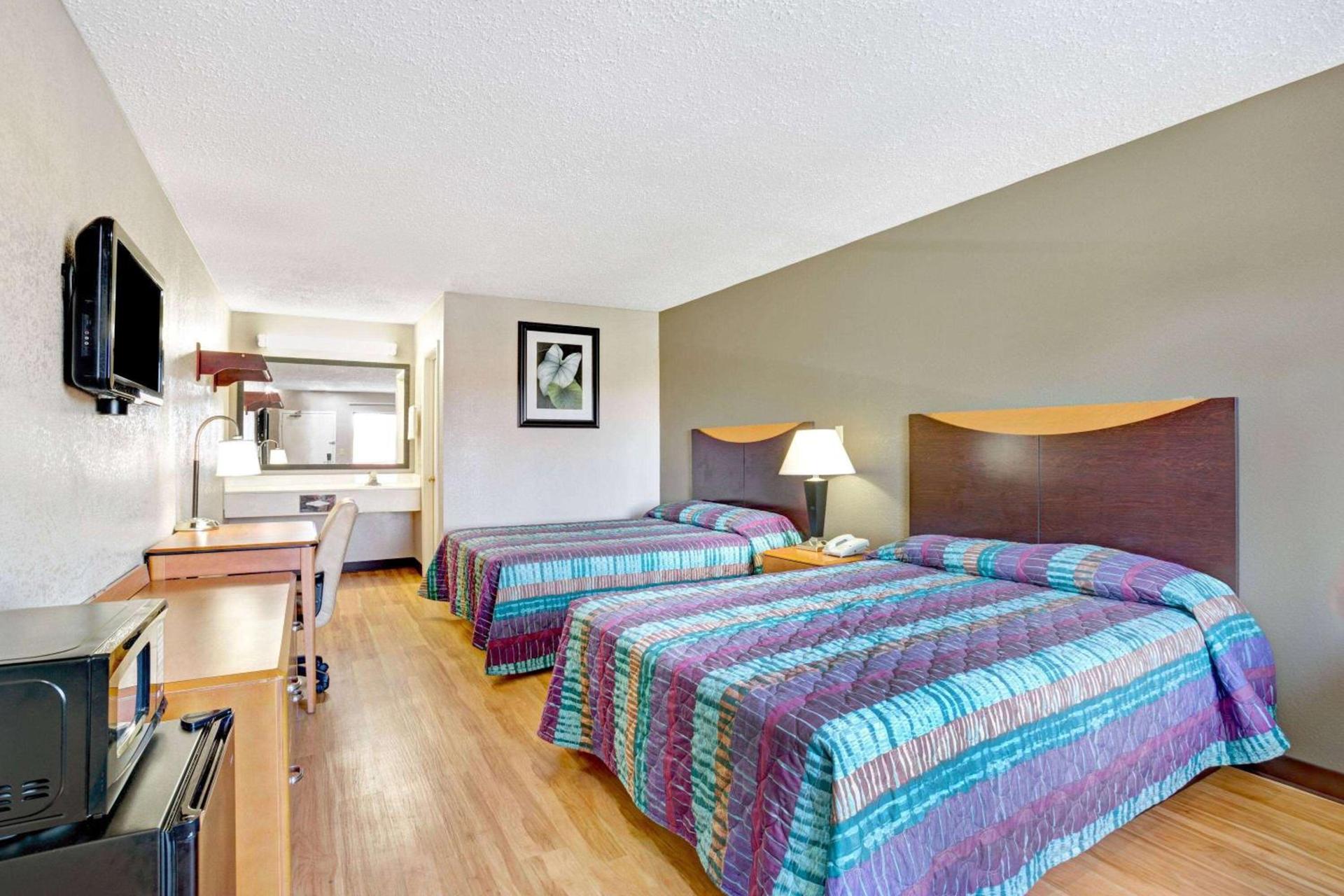 Super 8 by Wyndham Fredericksburg photo 15