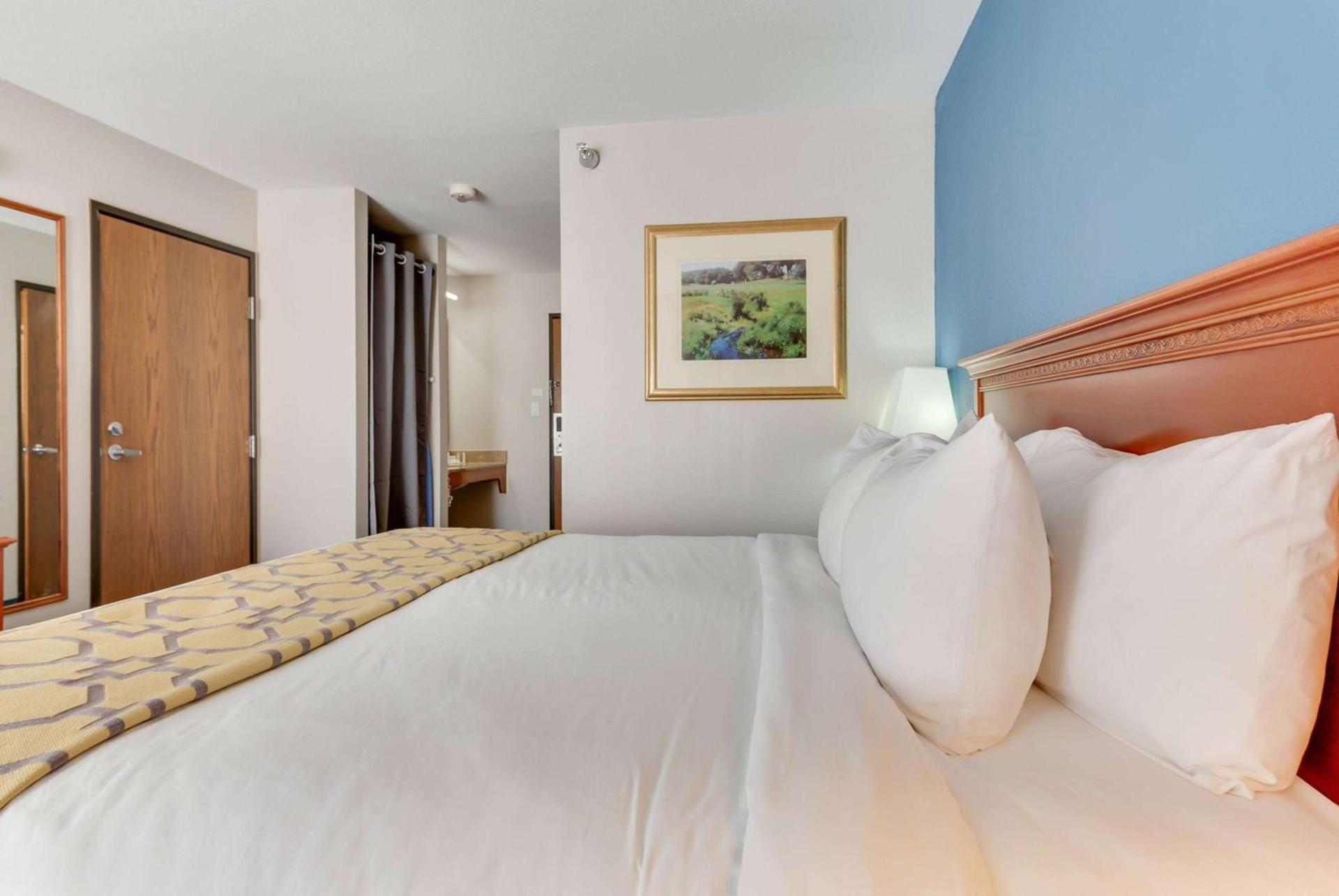 Baymont by Wyndham Salida photo 40