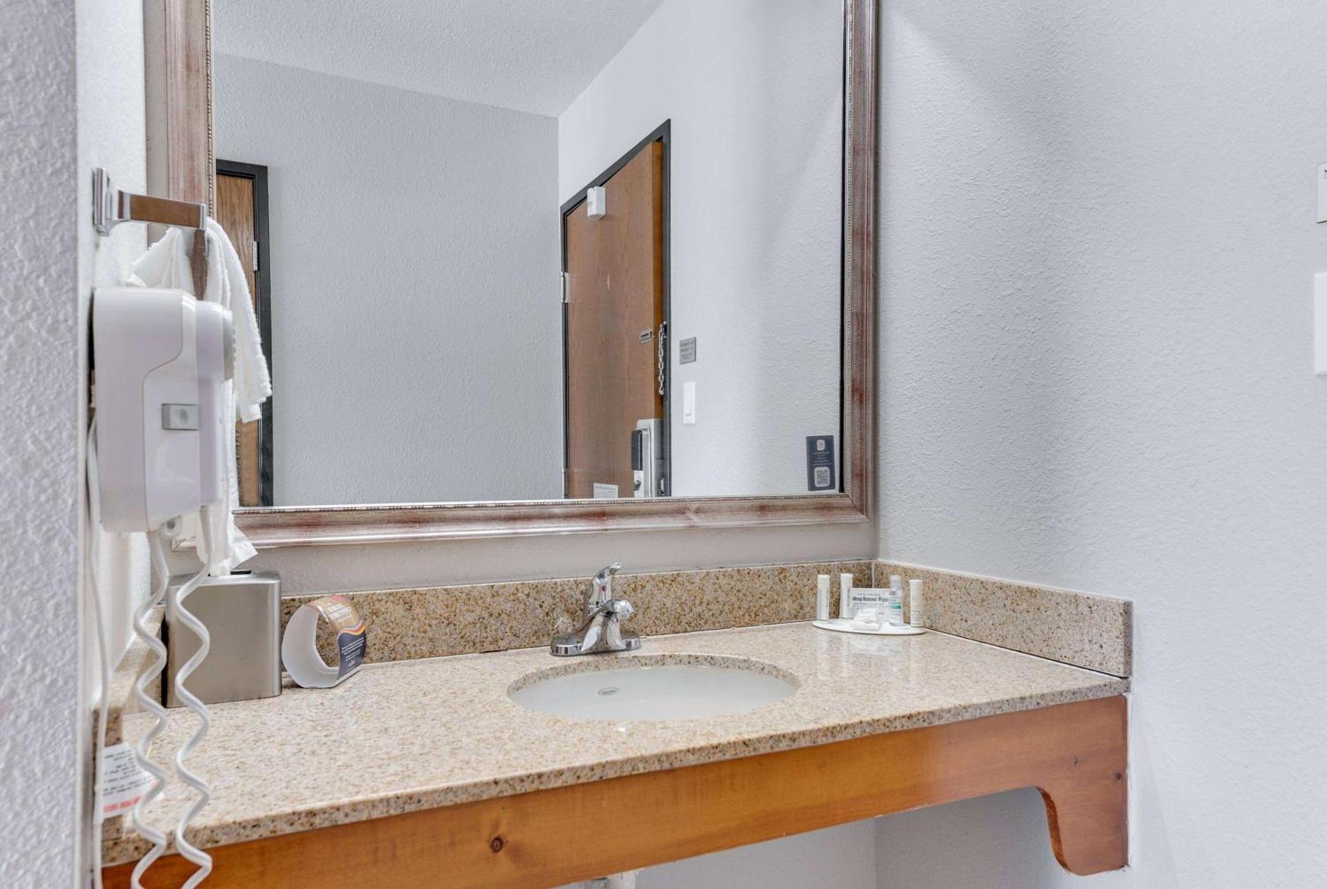 Baymont by Wyndham Salida photo 54