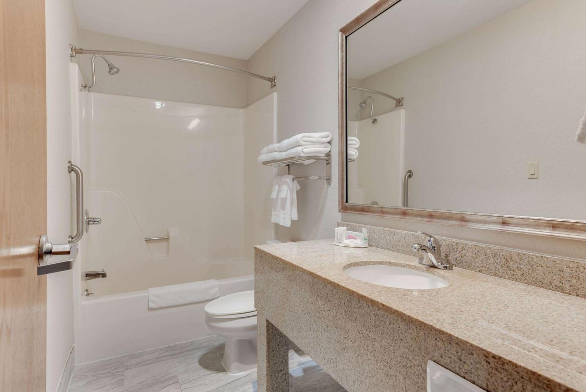 Baymont by Wyndham Salida photo 56