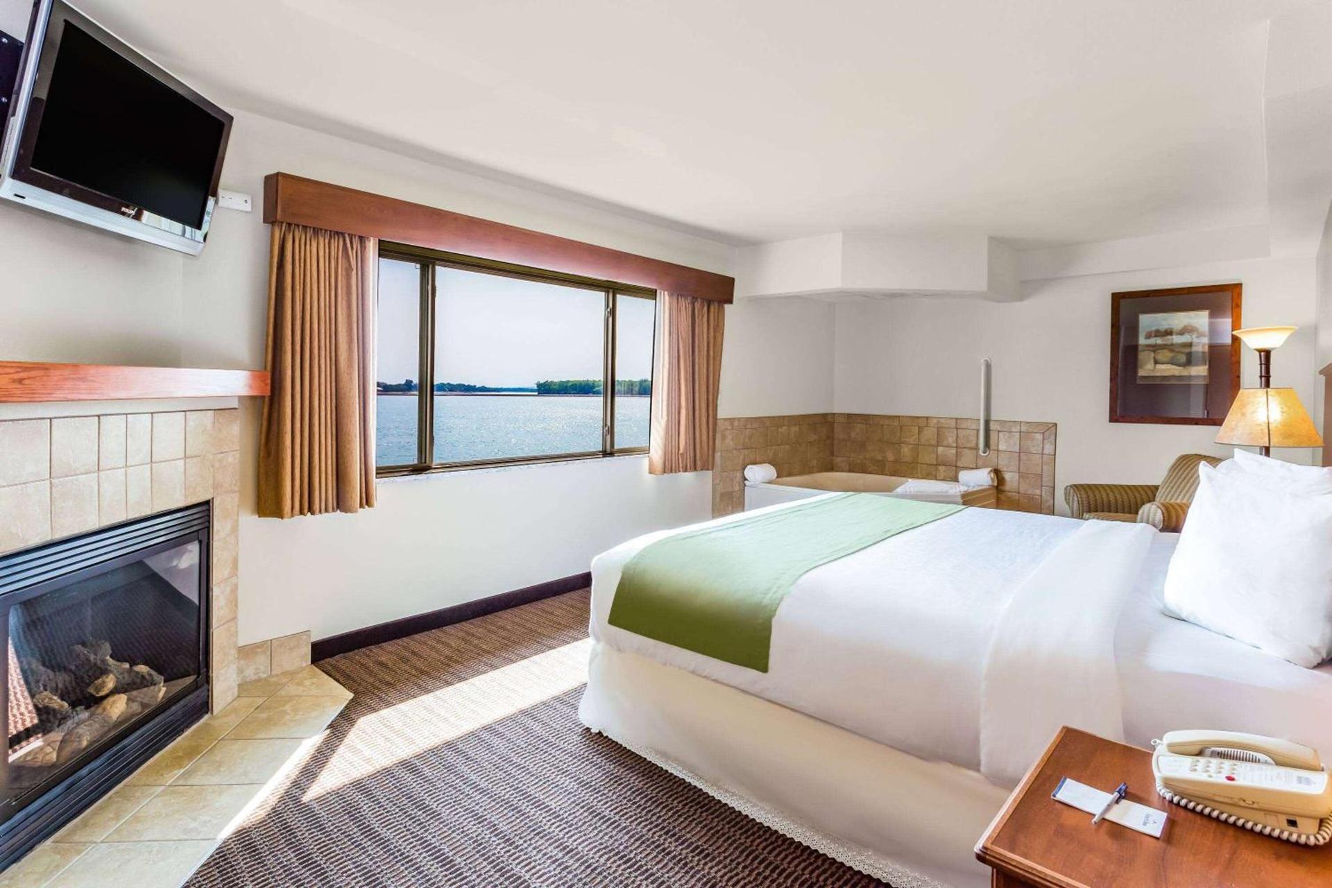 AmericInn by Wyndham Fort Pierre Conference Center photo 16