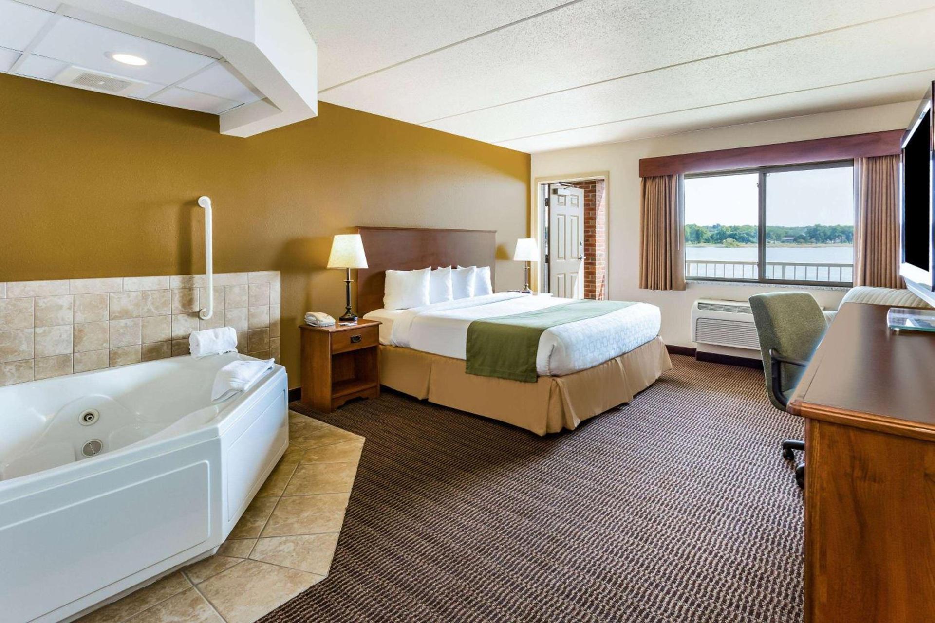 AmericInn by Wyndham Fort Pierre Conference Center photo 17