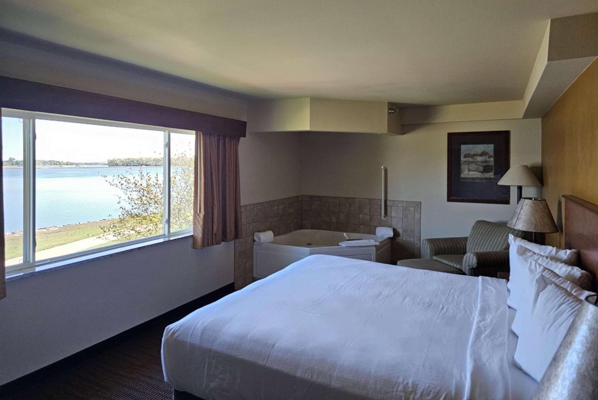 AmericInn by Wyndham Fort Pierre Conference Center photo 18