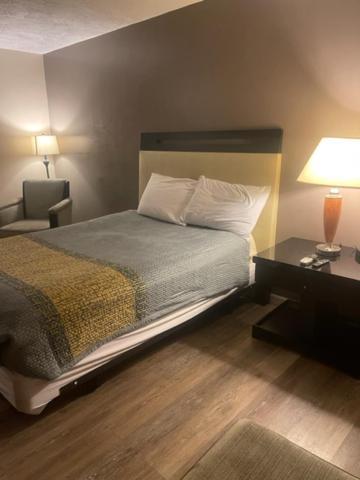 APM Inn & Suites photo 18