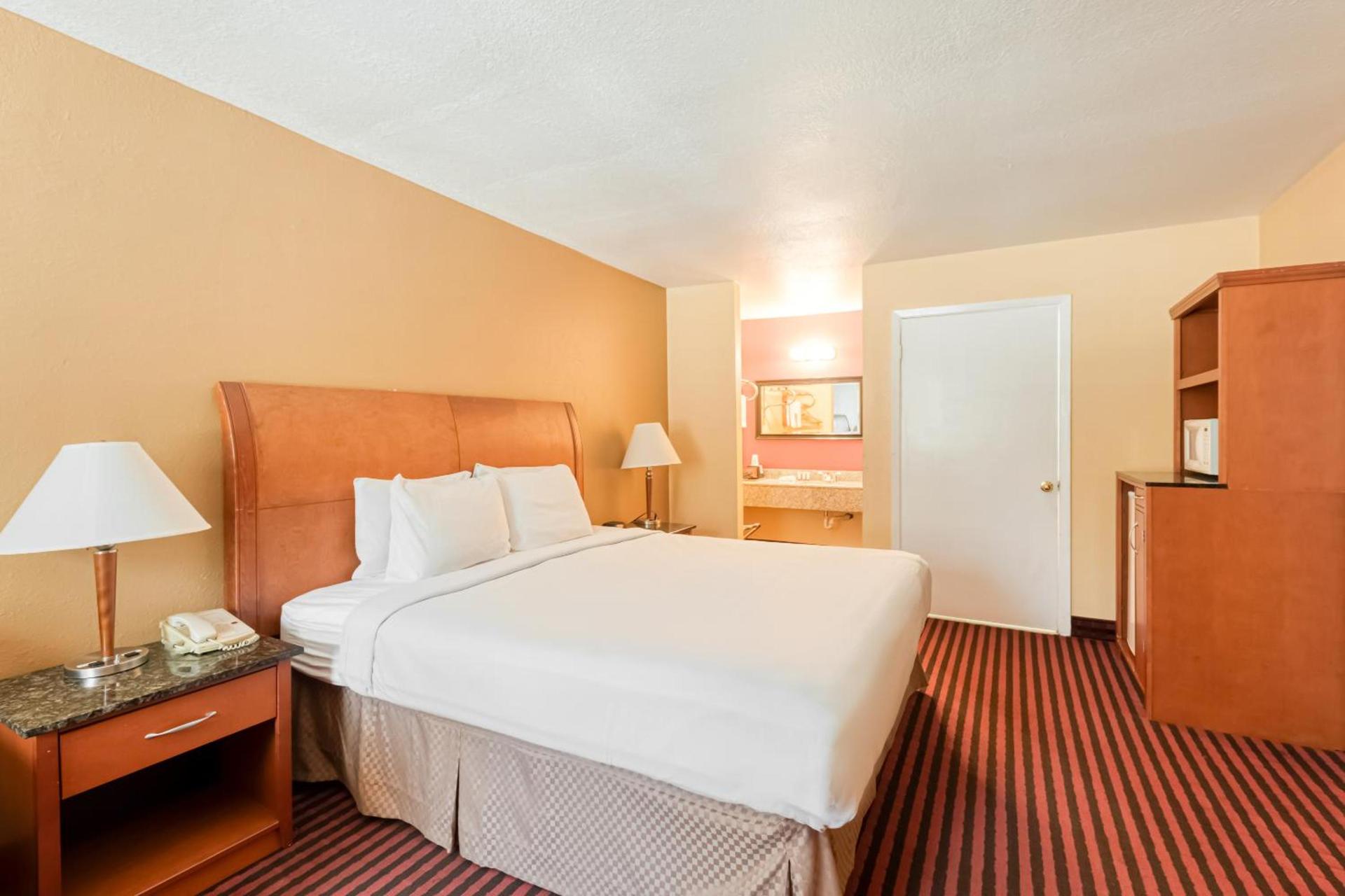 Rodeway Inn & Suites Jefferson photo 22