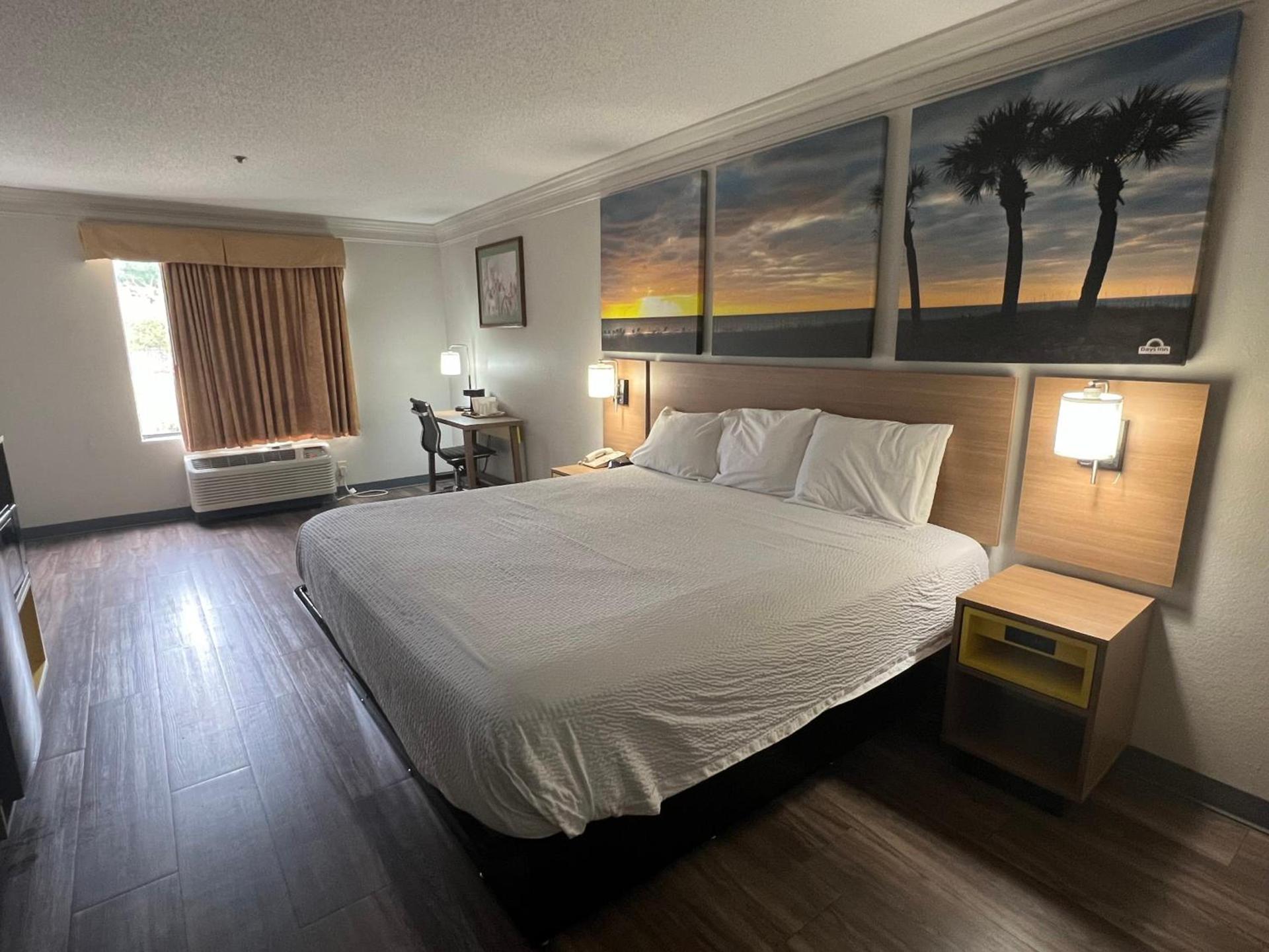 Days Inn by Wyndham Louisburg photo 2