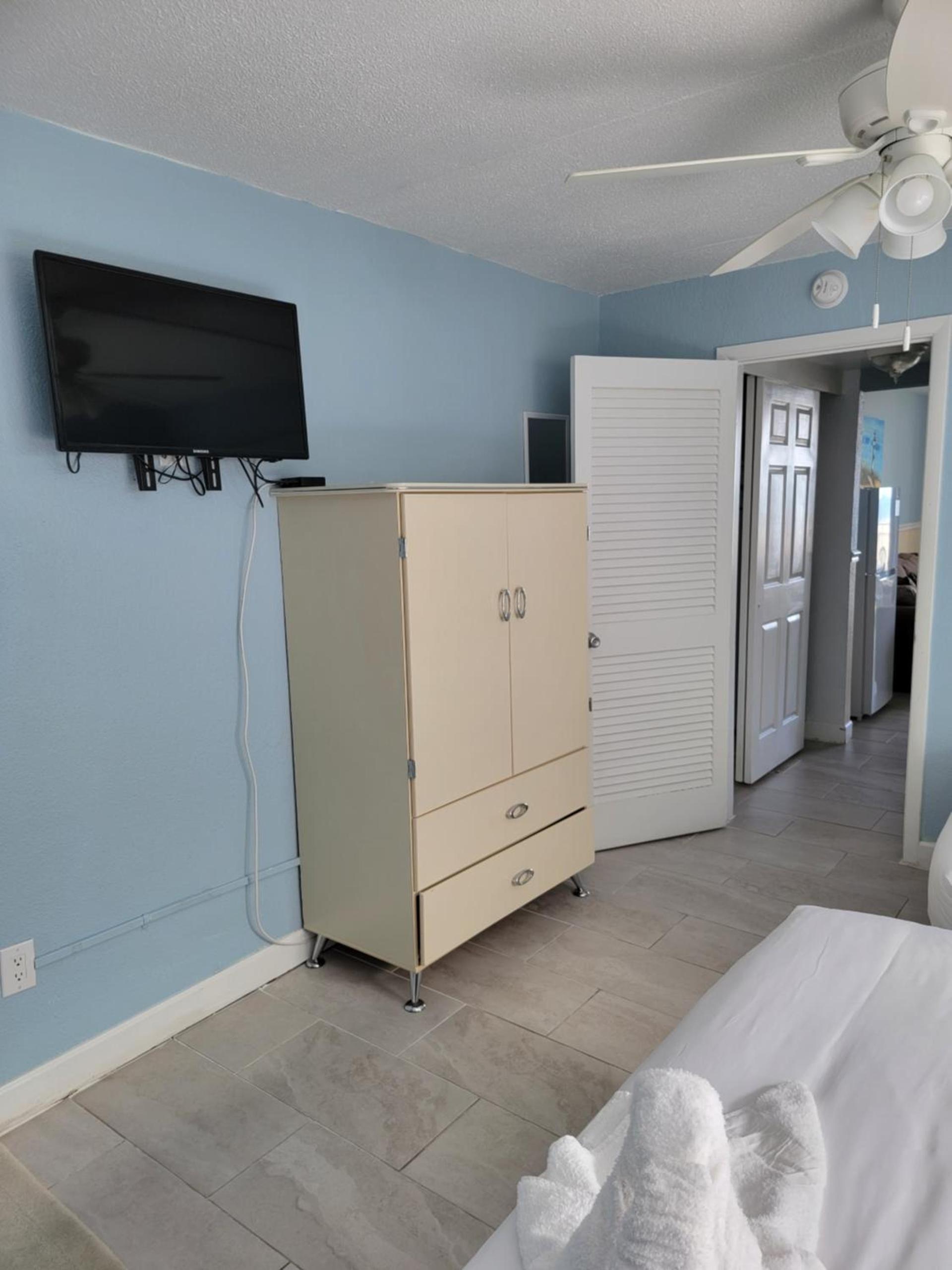 Nassau Inn Beachfront photo 33