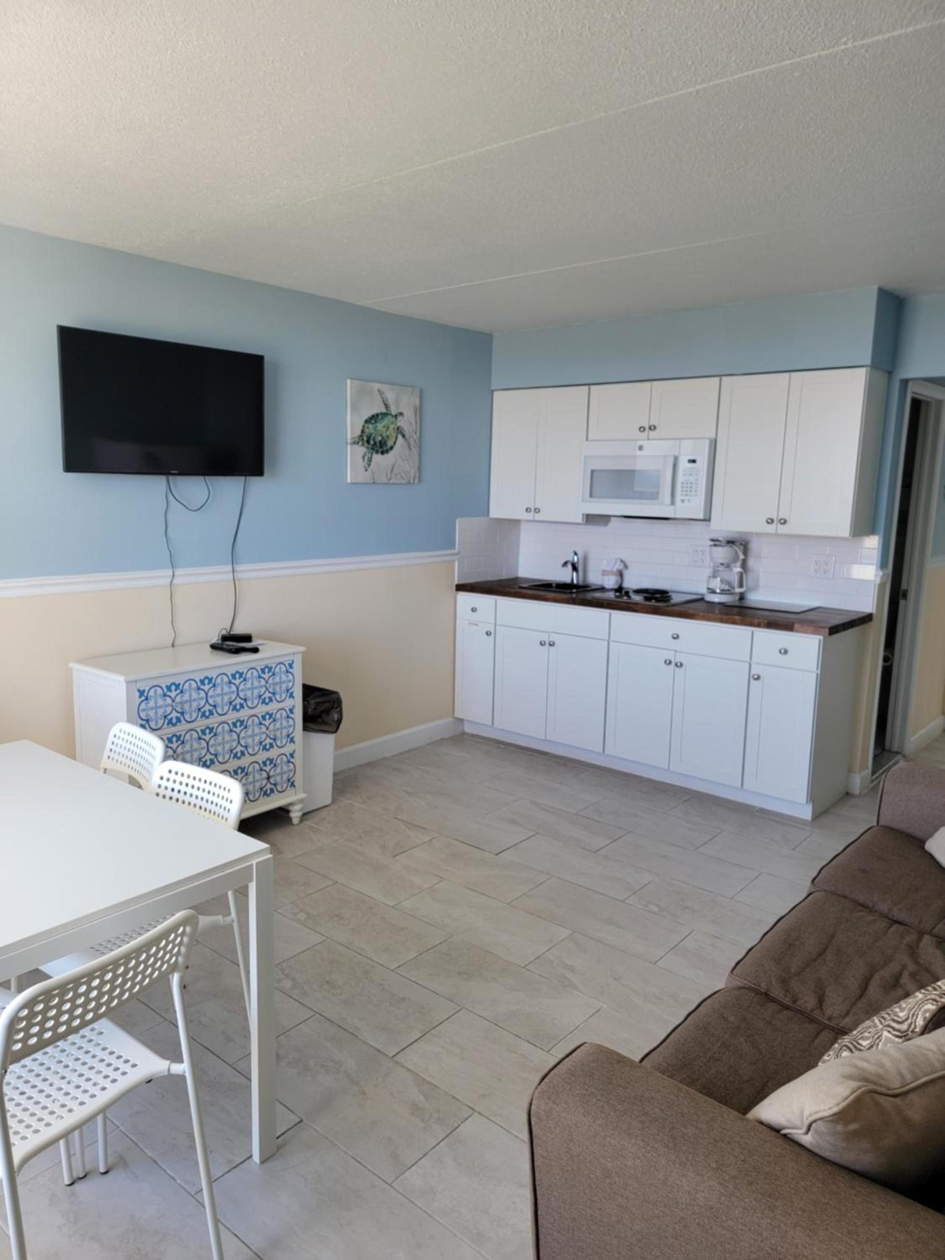 Nassau Inn Beachfront photo 41