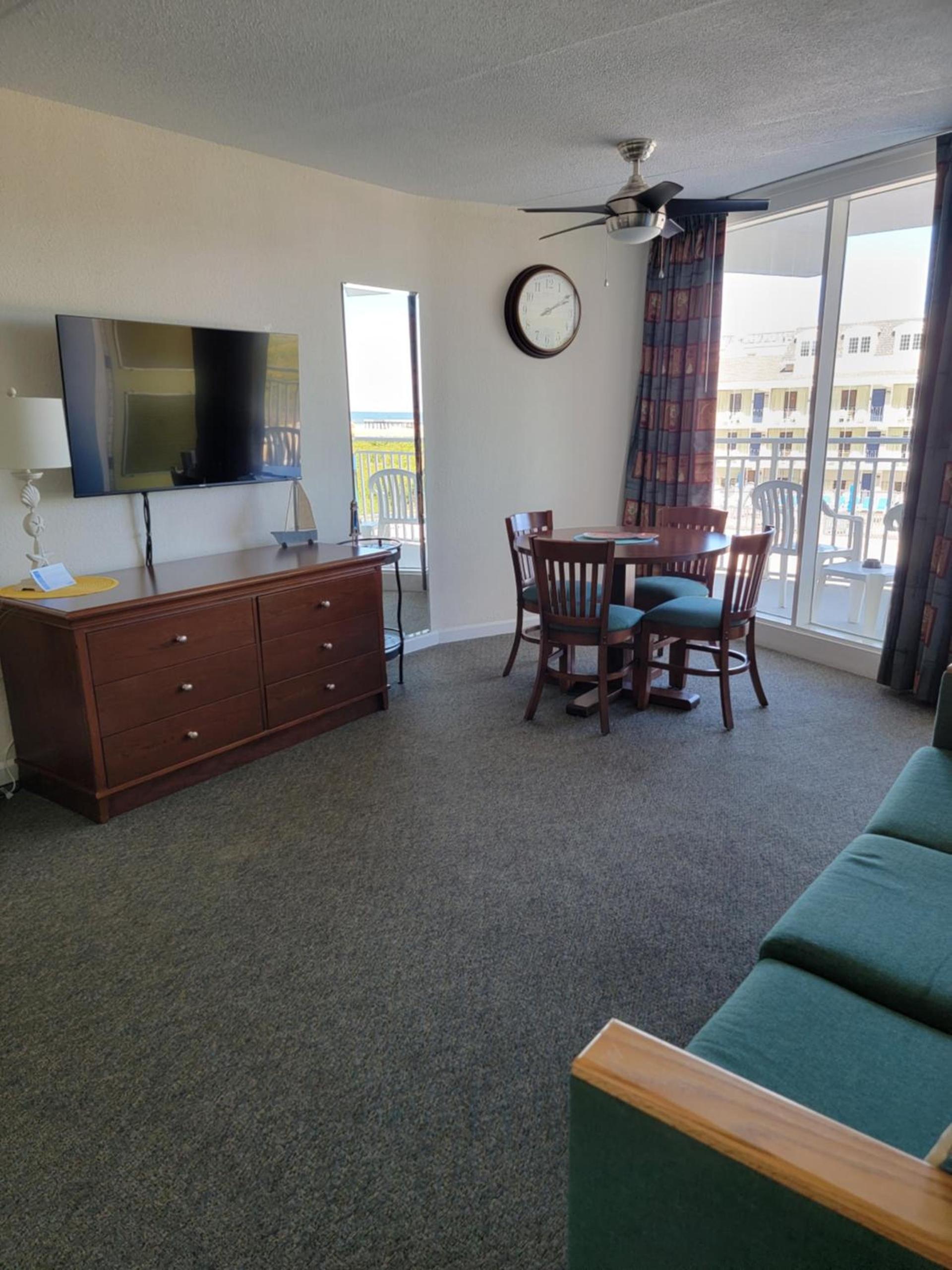 Nassau Inn Beachfront photo 32