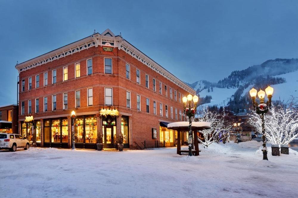 Independence Square 302, Top Floor Stylish Hotel Room with Wet Bar, A/C, in Downtown Aspen photo 7