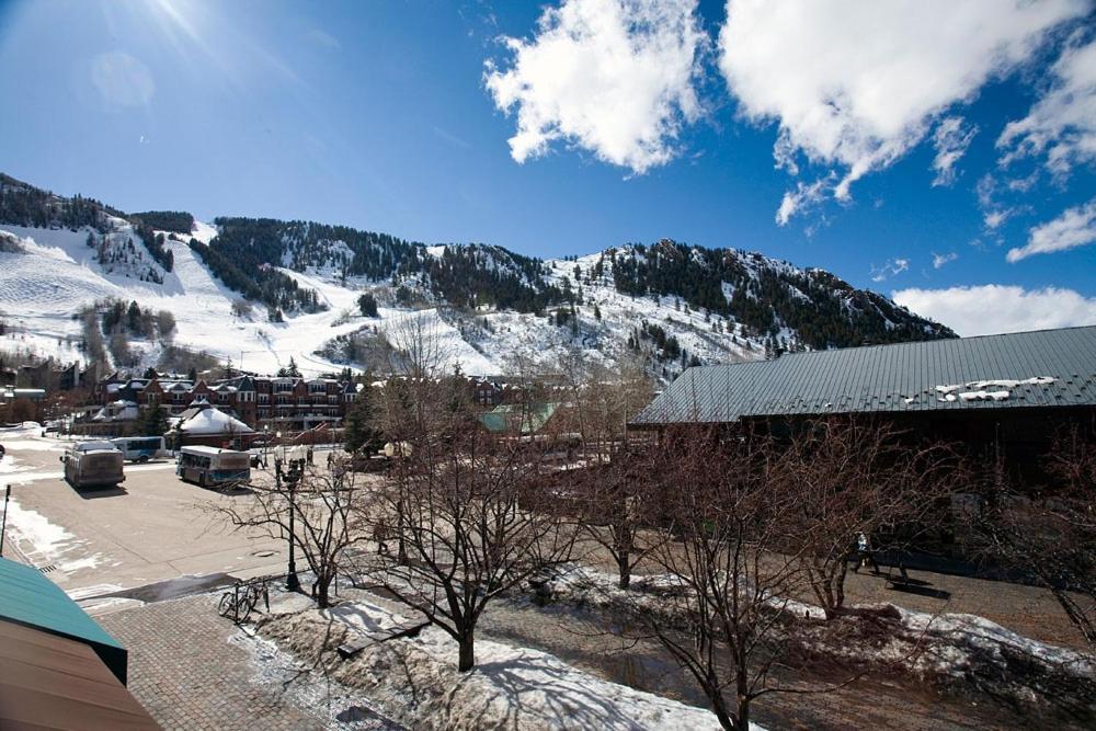 Independence Square 202, Hotel Room Over-looking the Mall and Aspen Mountain photo 10