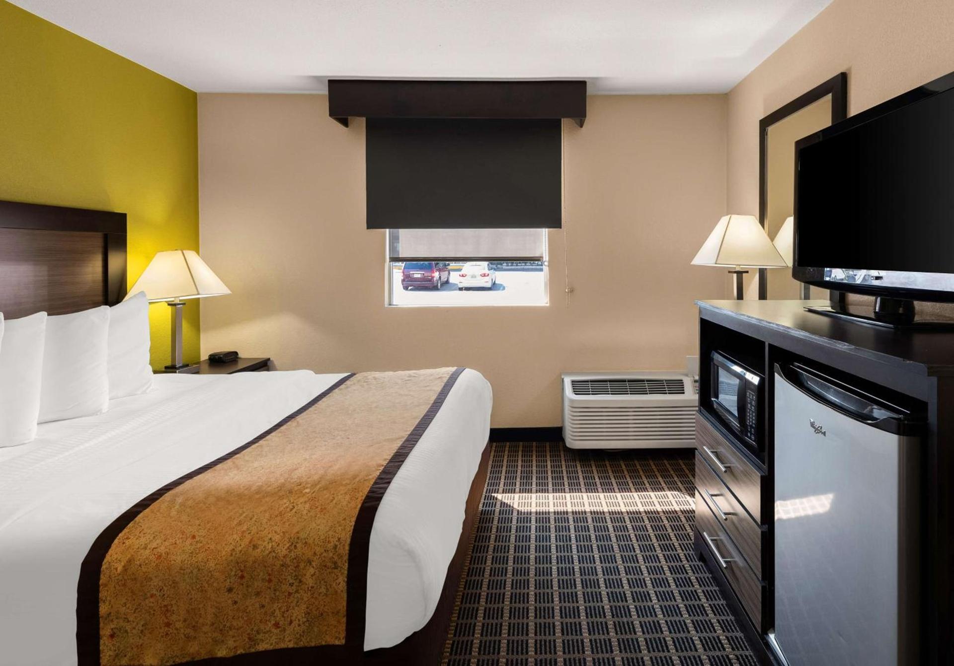 Best Western Adena Inn photo 17