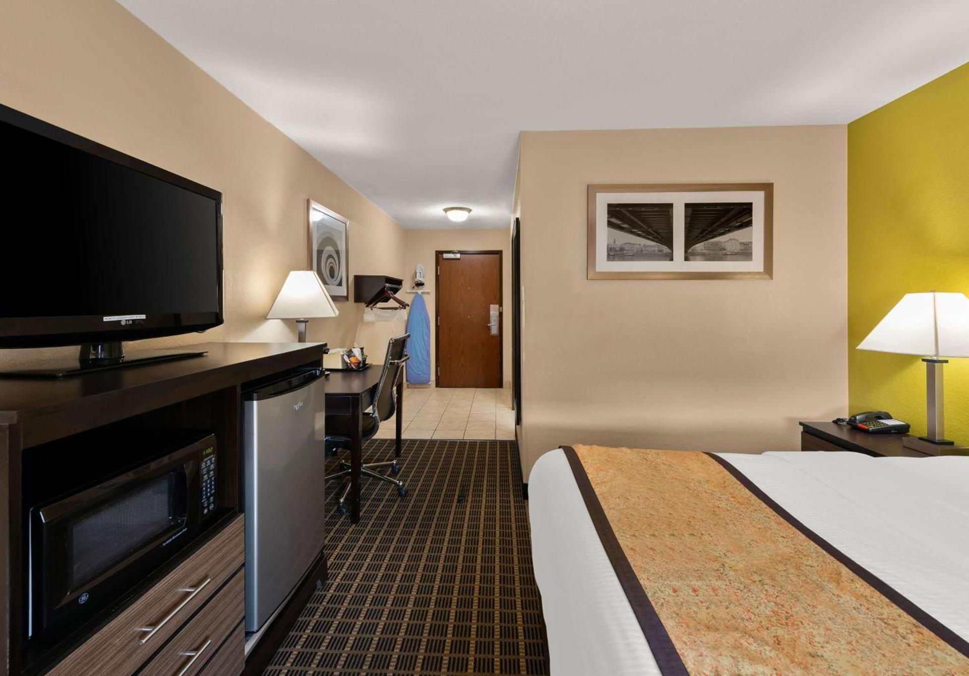Best Western Adena Inn photo 19