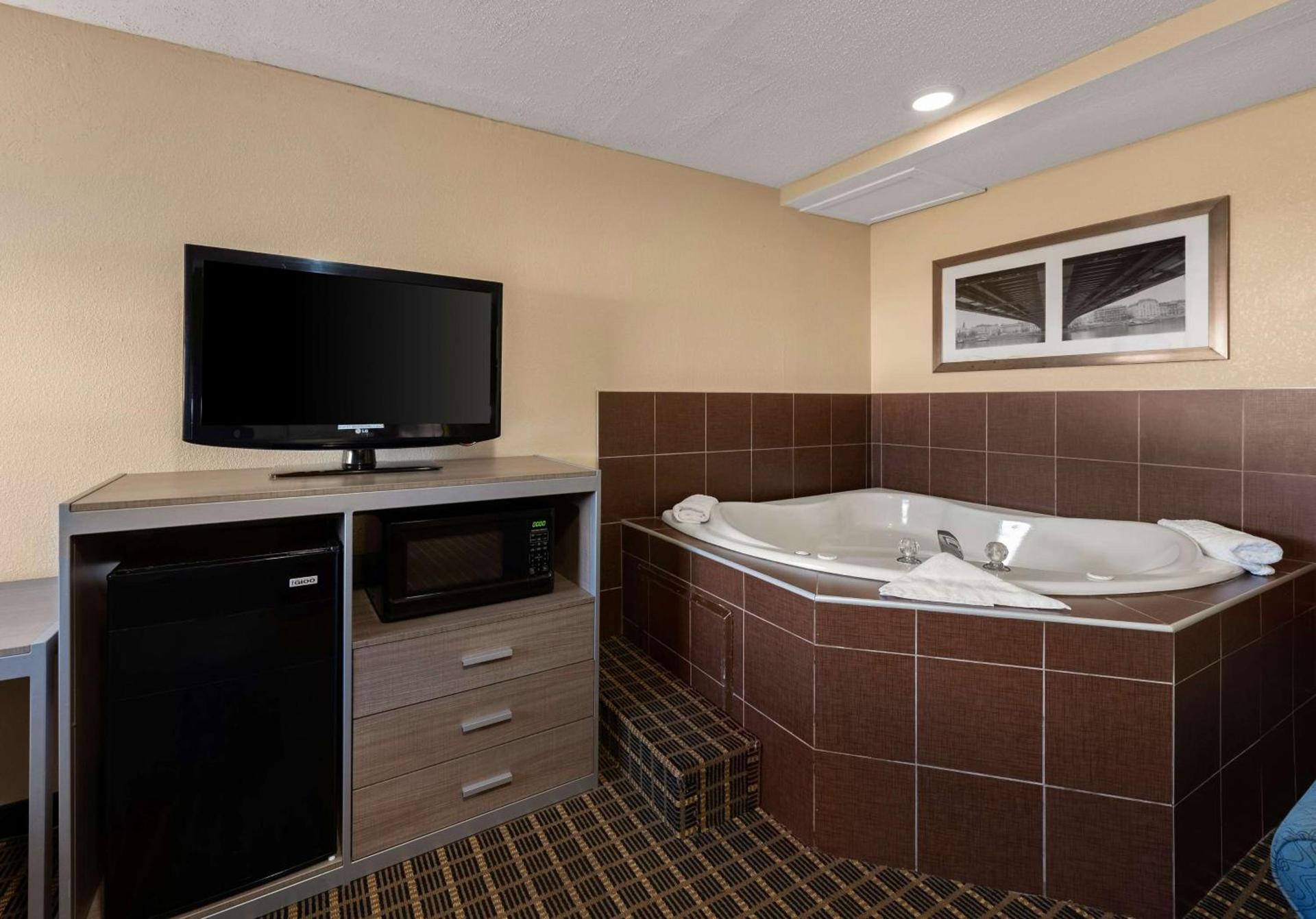Best Western Adena Inn photo 41