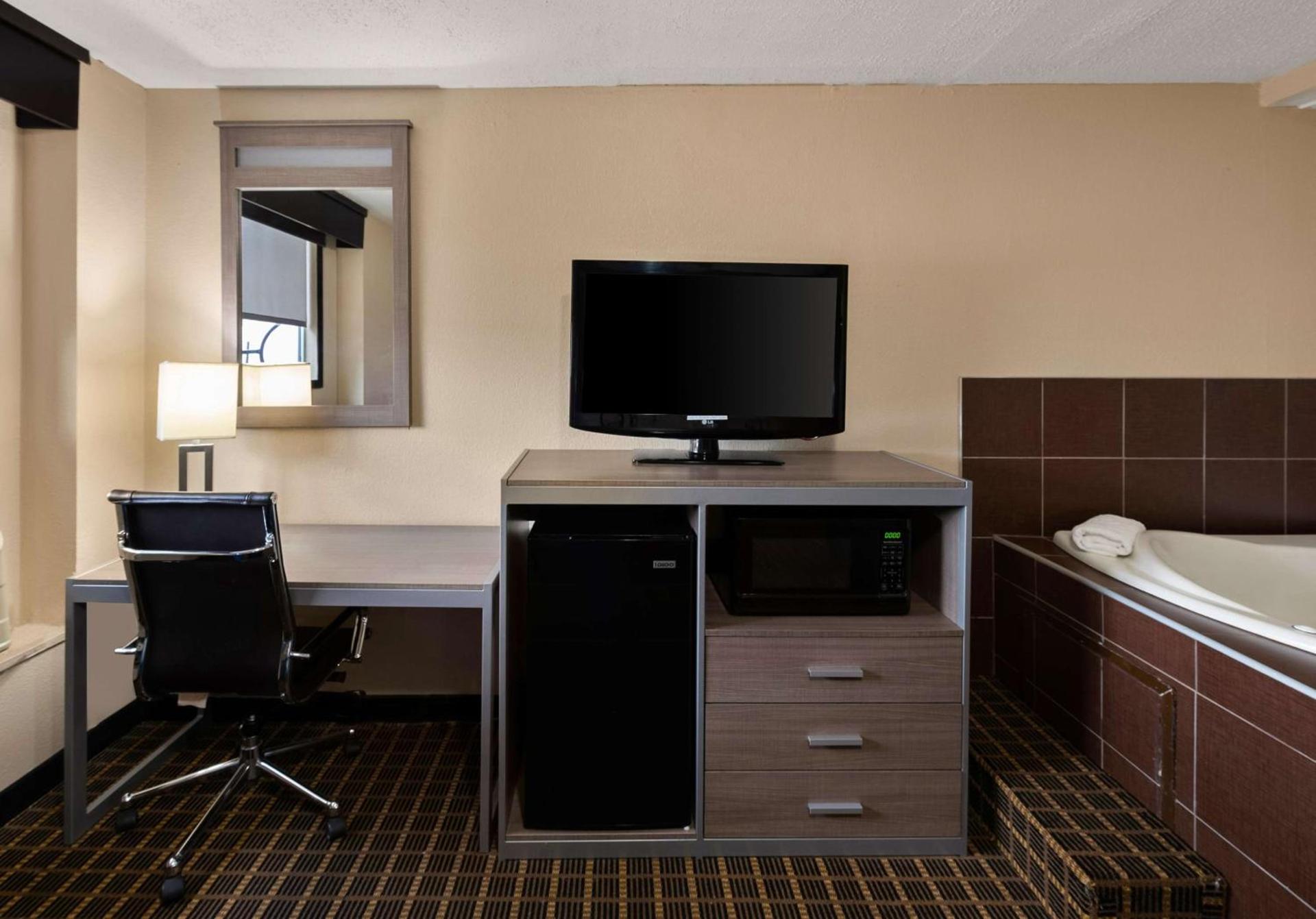 Best Western Adena Inn photo 44