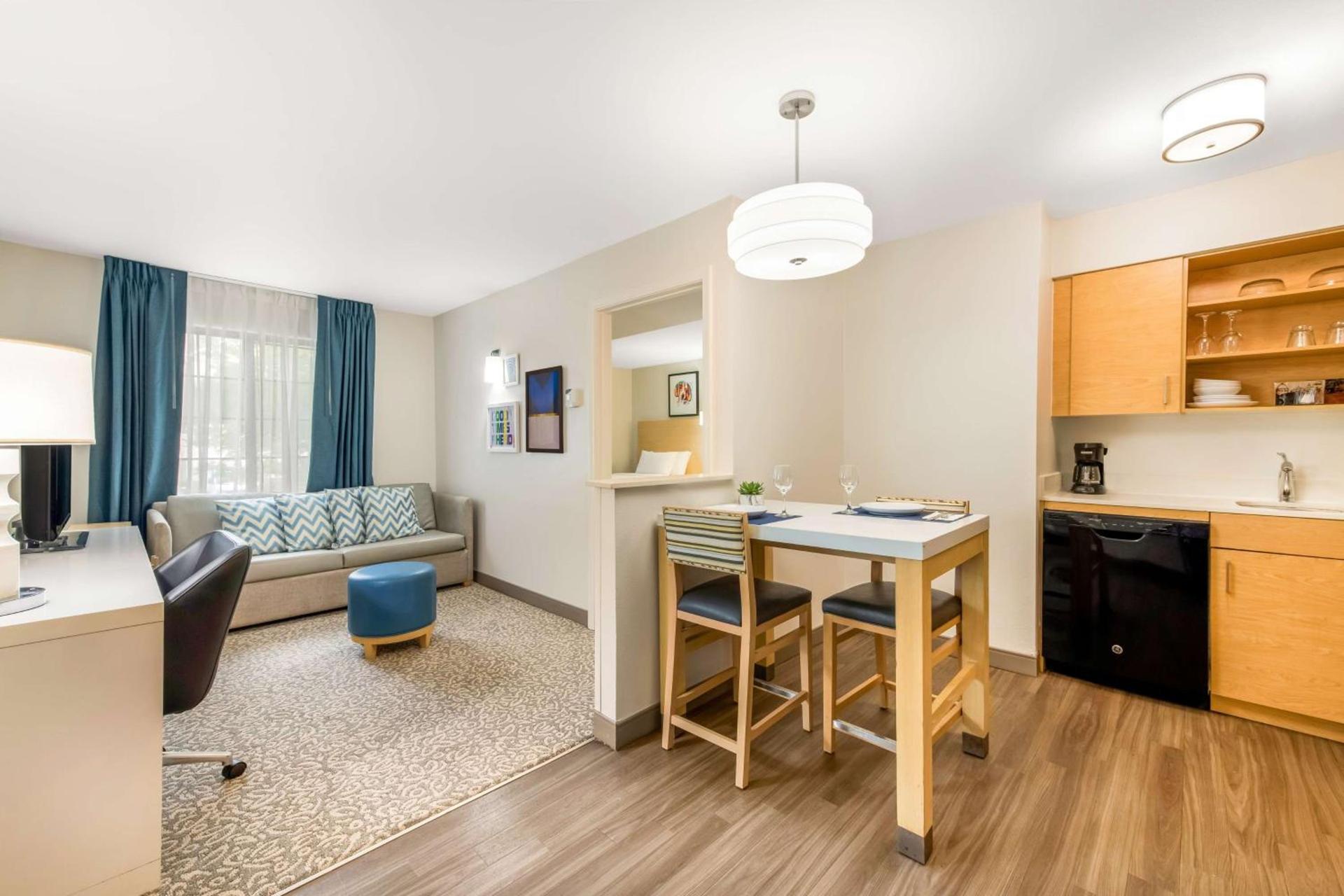 Sonesta ES Suites Charlotte Arrowood photo 13