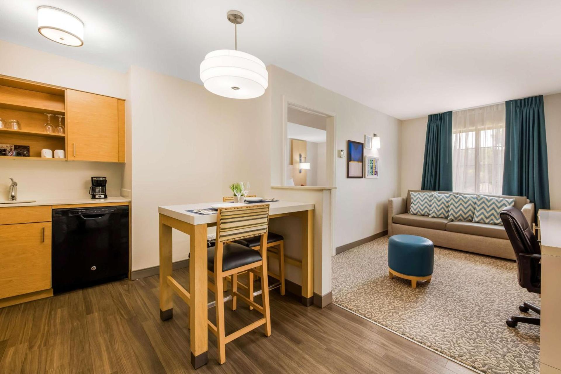Sonesta ES Suites Charlotte Arrowood photo 19