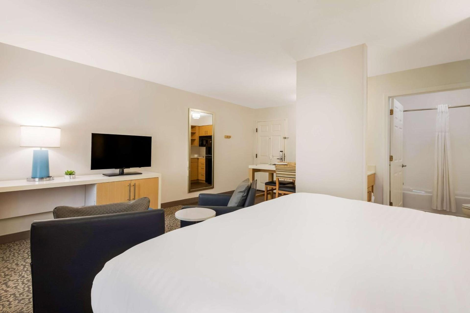 Sonesta ES Suites Charlotte Arrowood photo 25