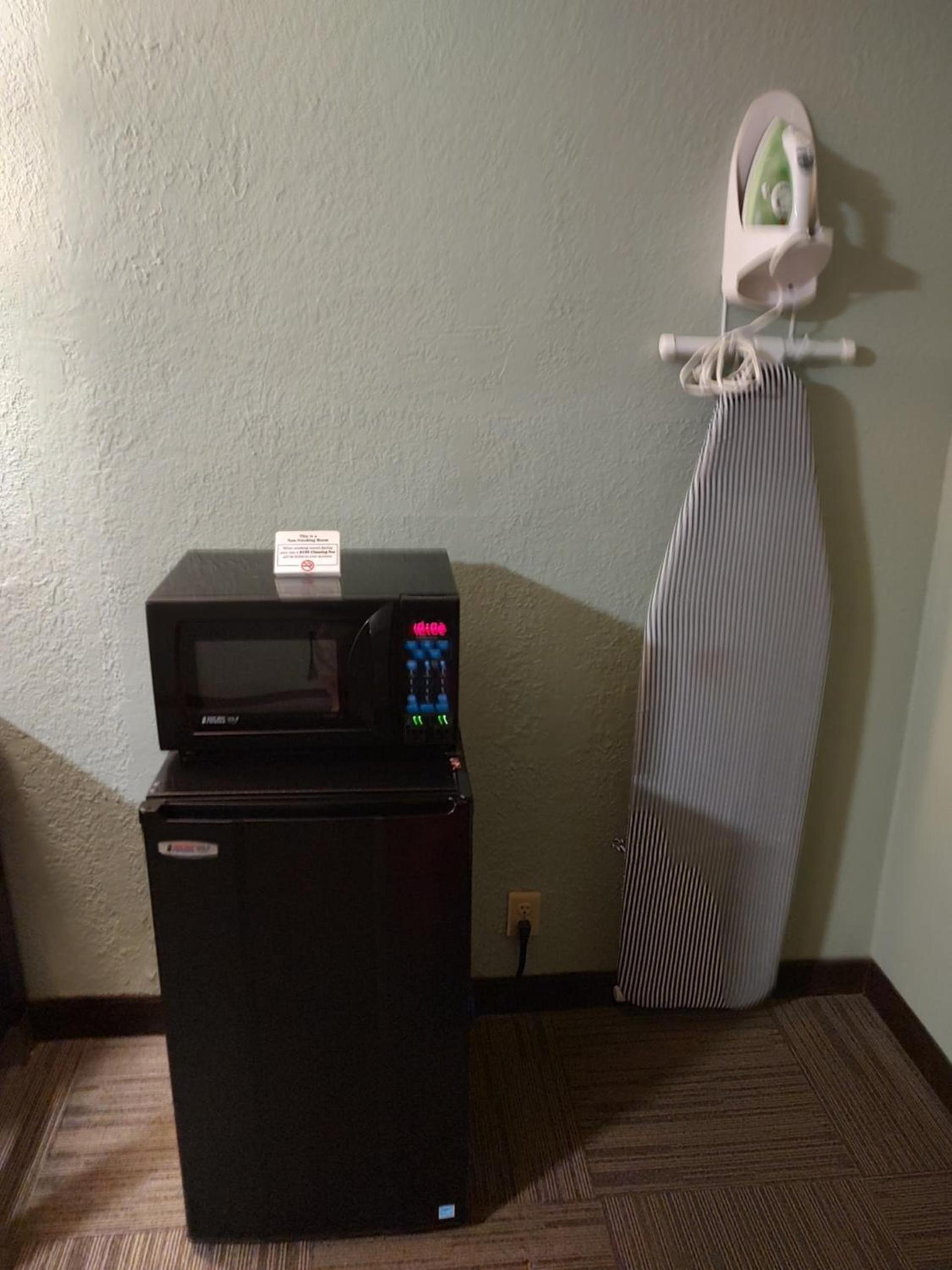 Economy Inn Richmond photo 31