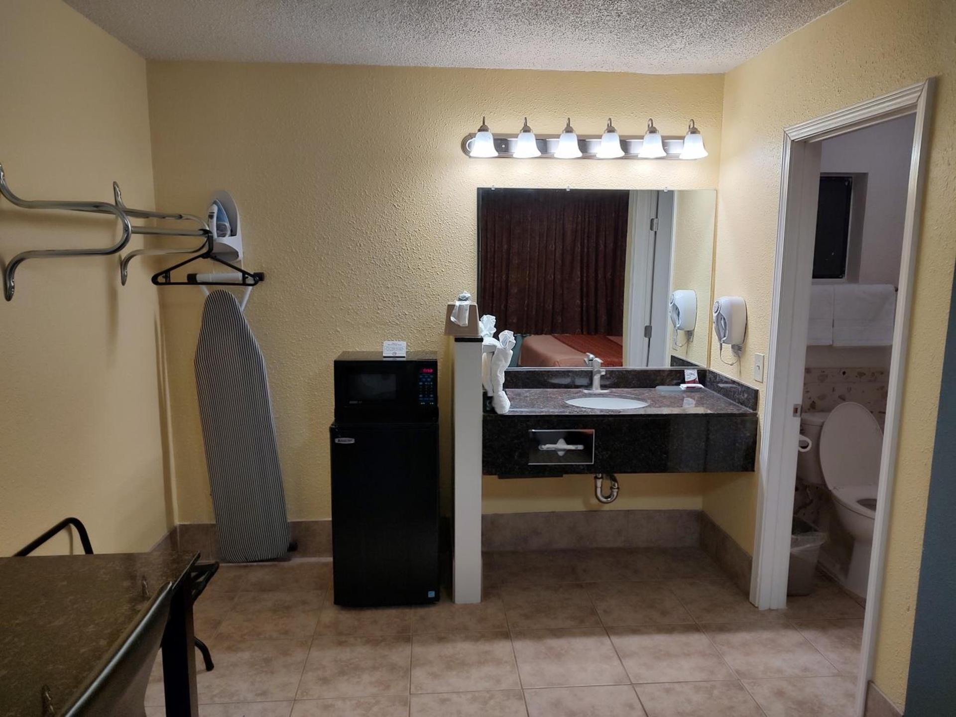 Economy Inn Richmond photo 33