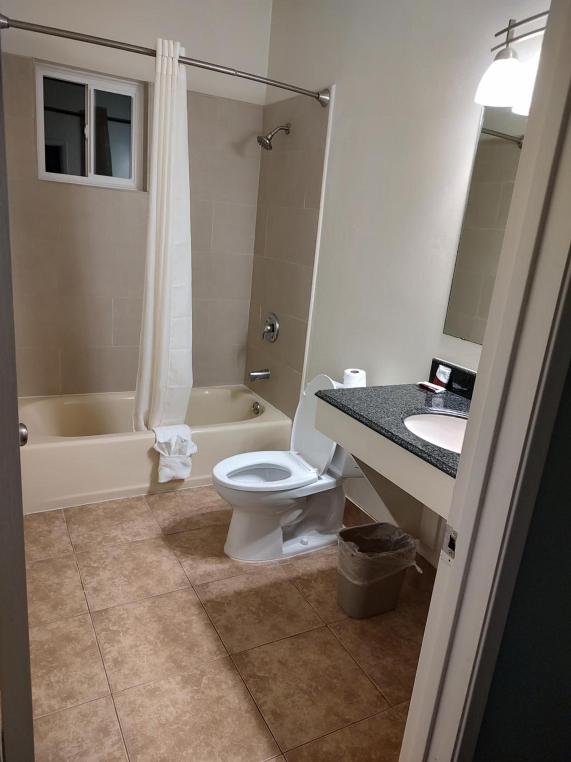 Economy Inn Richmond photo 39