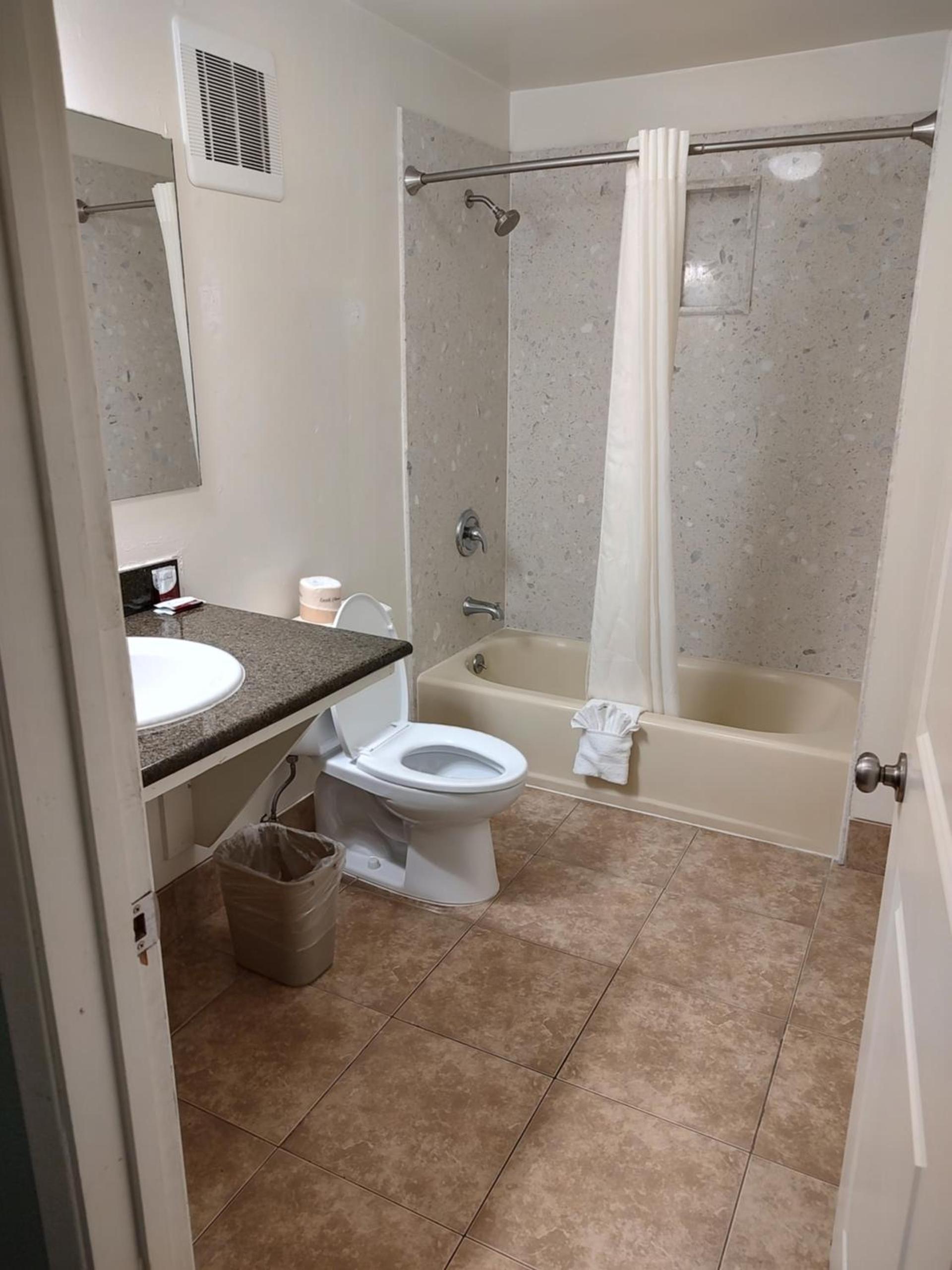 Economy Inn Richmond photo 45