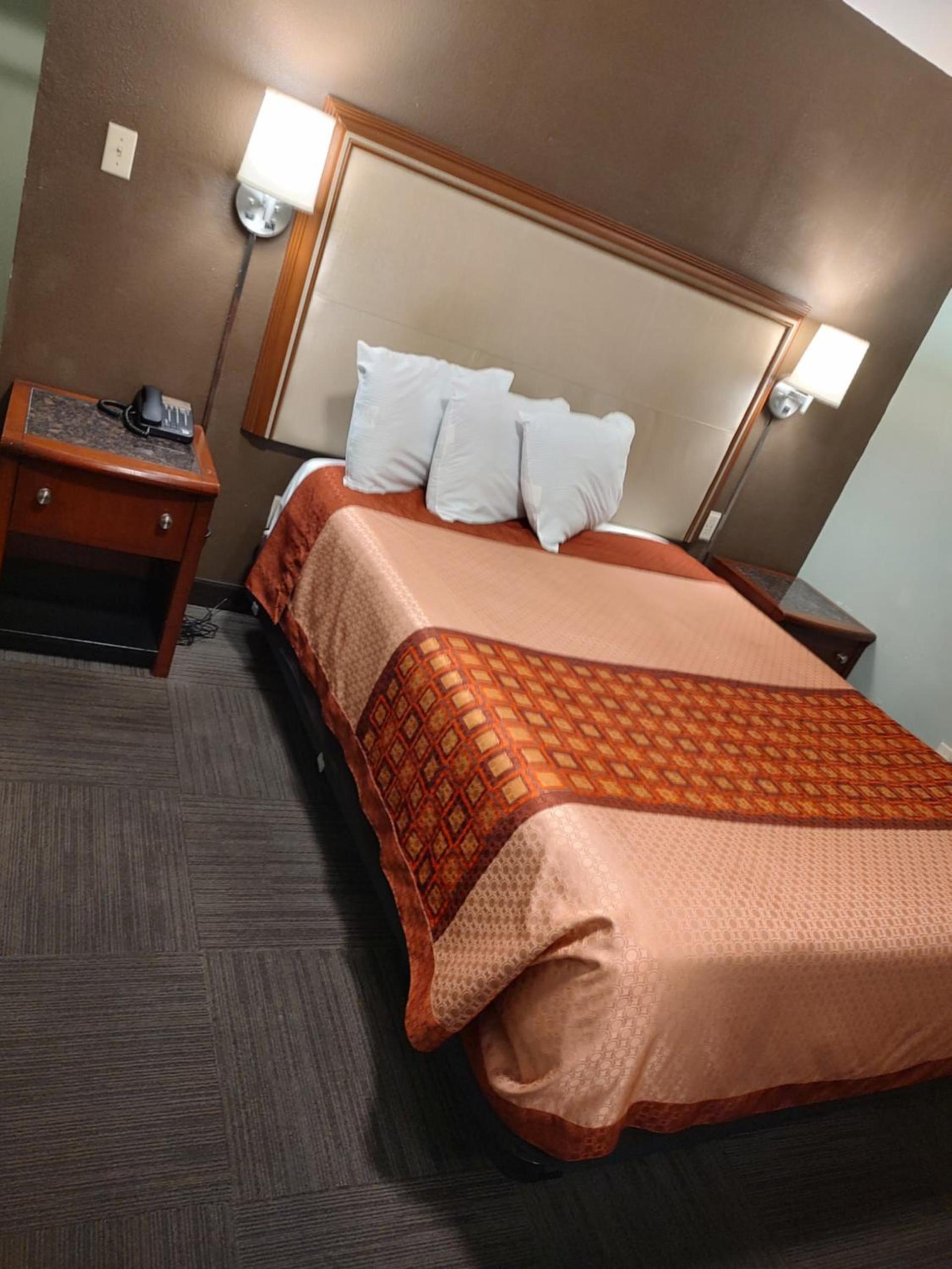 Economy Inn Richmond photo 49