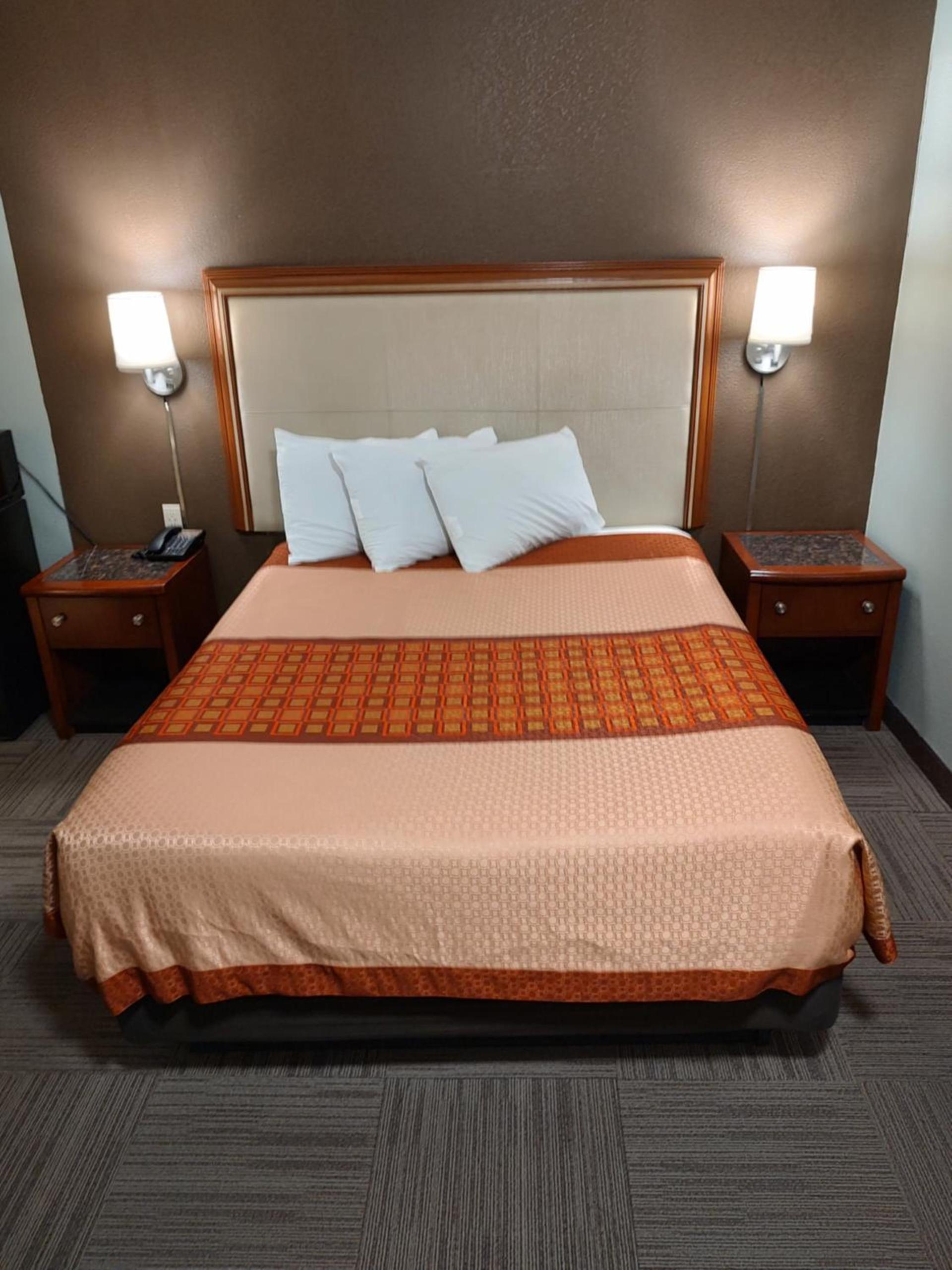 Economy Inn Richmond photo 44