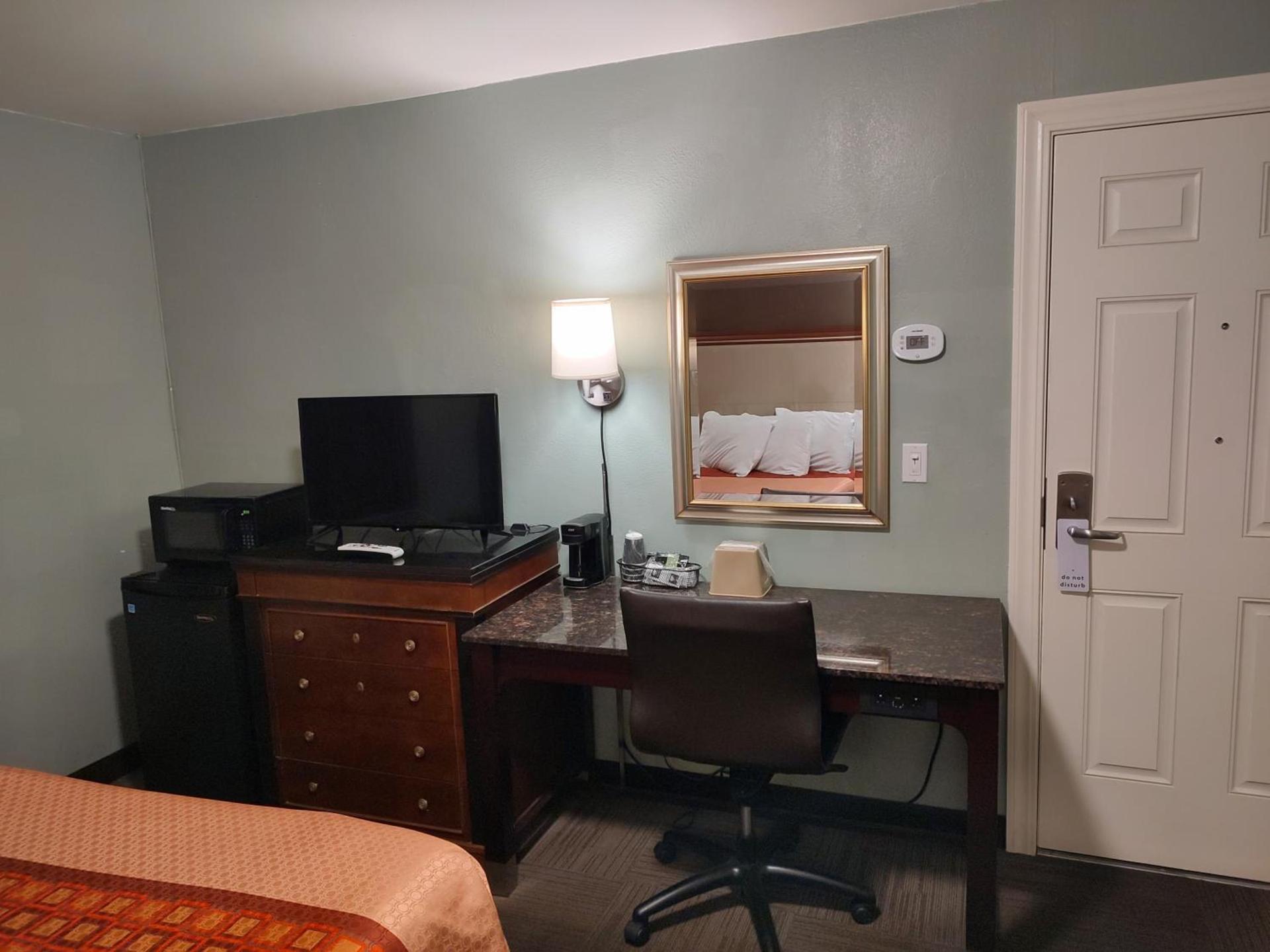 Economy Inn Richmond photo 37