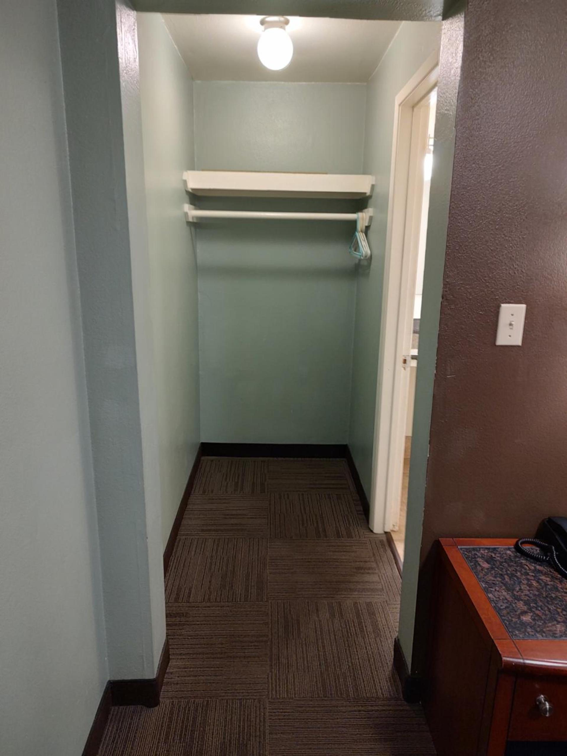 Economy Inn Richmond photo 42