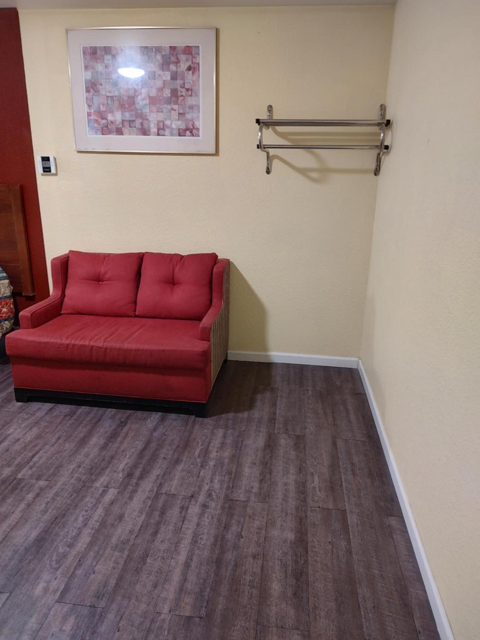 Economy Inn Richmond photo 53