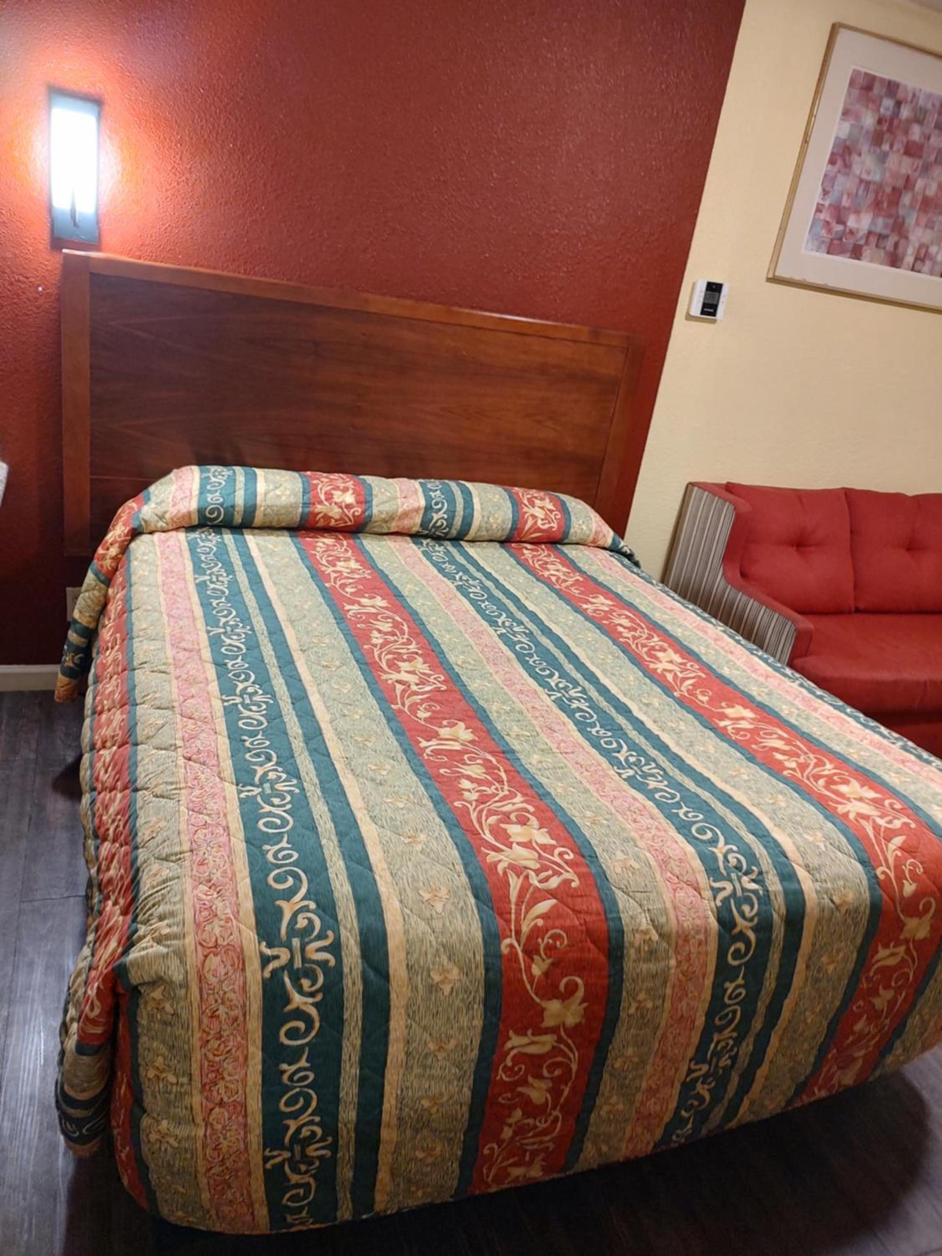 Economy Inn Richmond photo 54