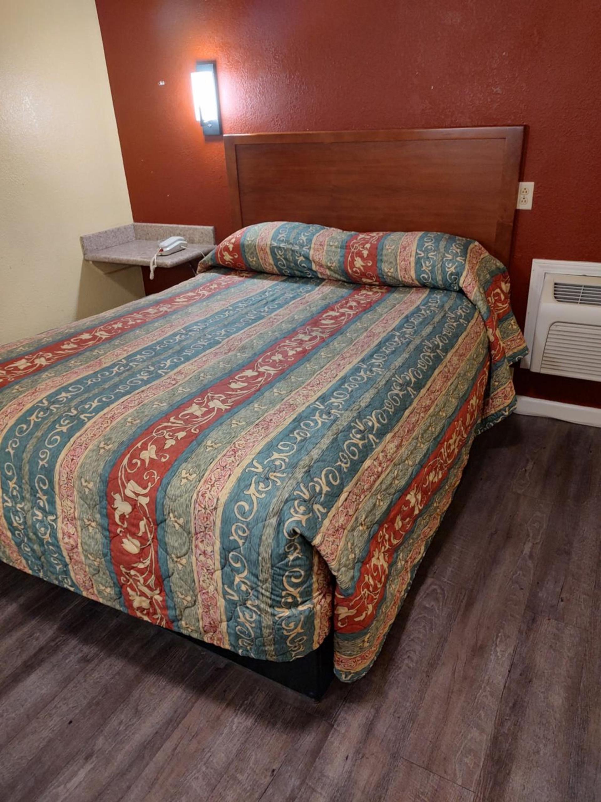 Economy Inn Richmond photo 59