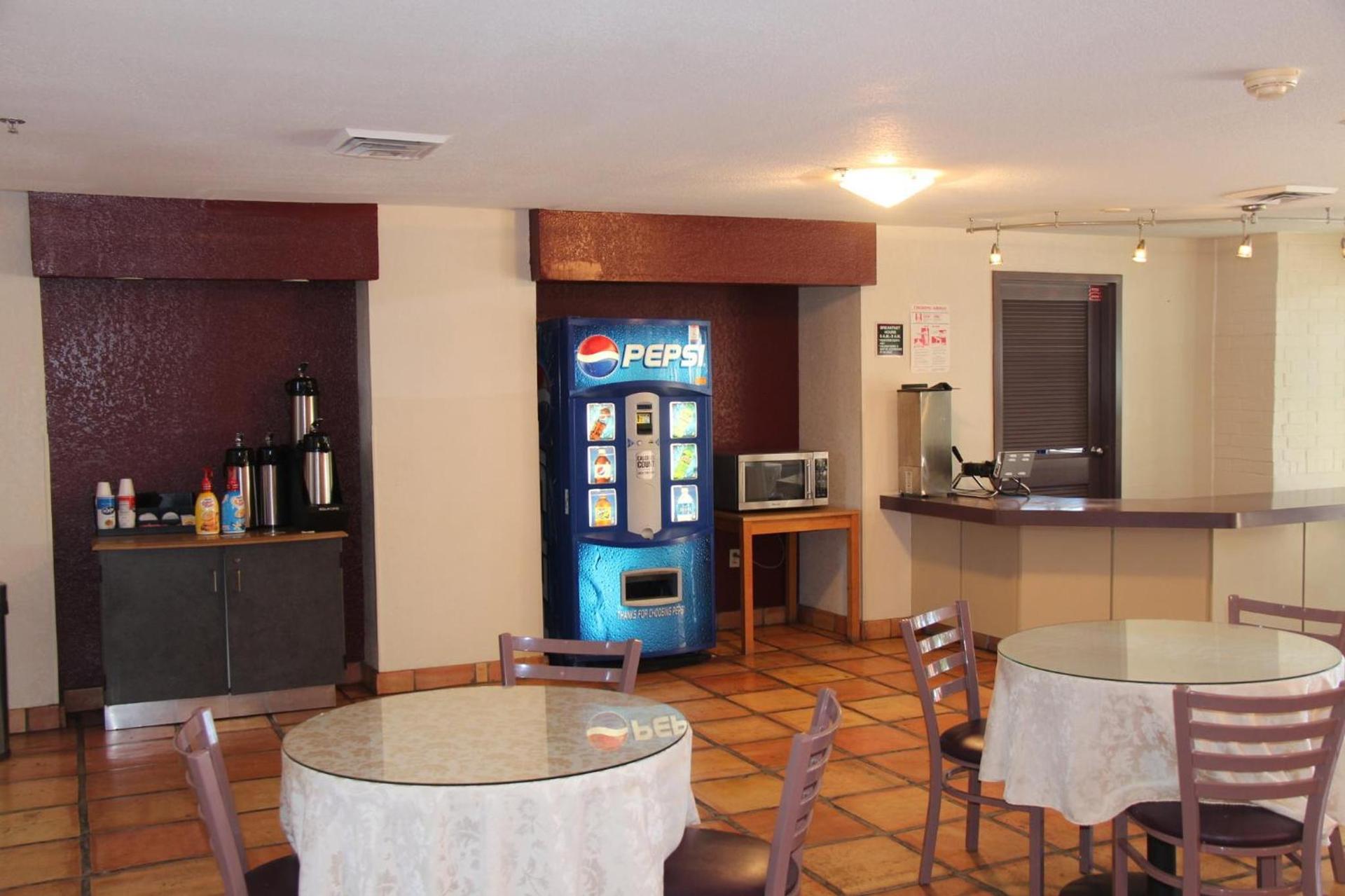Red Roof Inn Pharr - McAllen photo 10