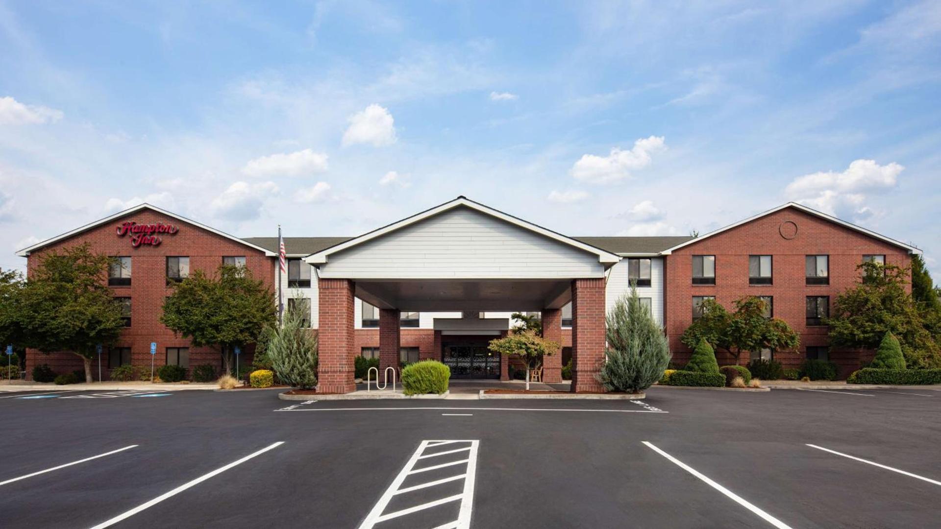 Hampton Inn Medford photo 1
