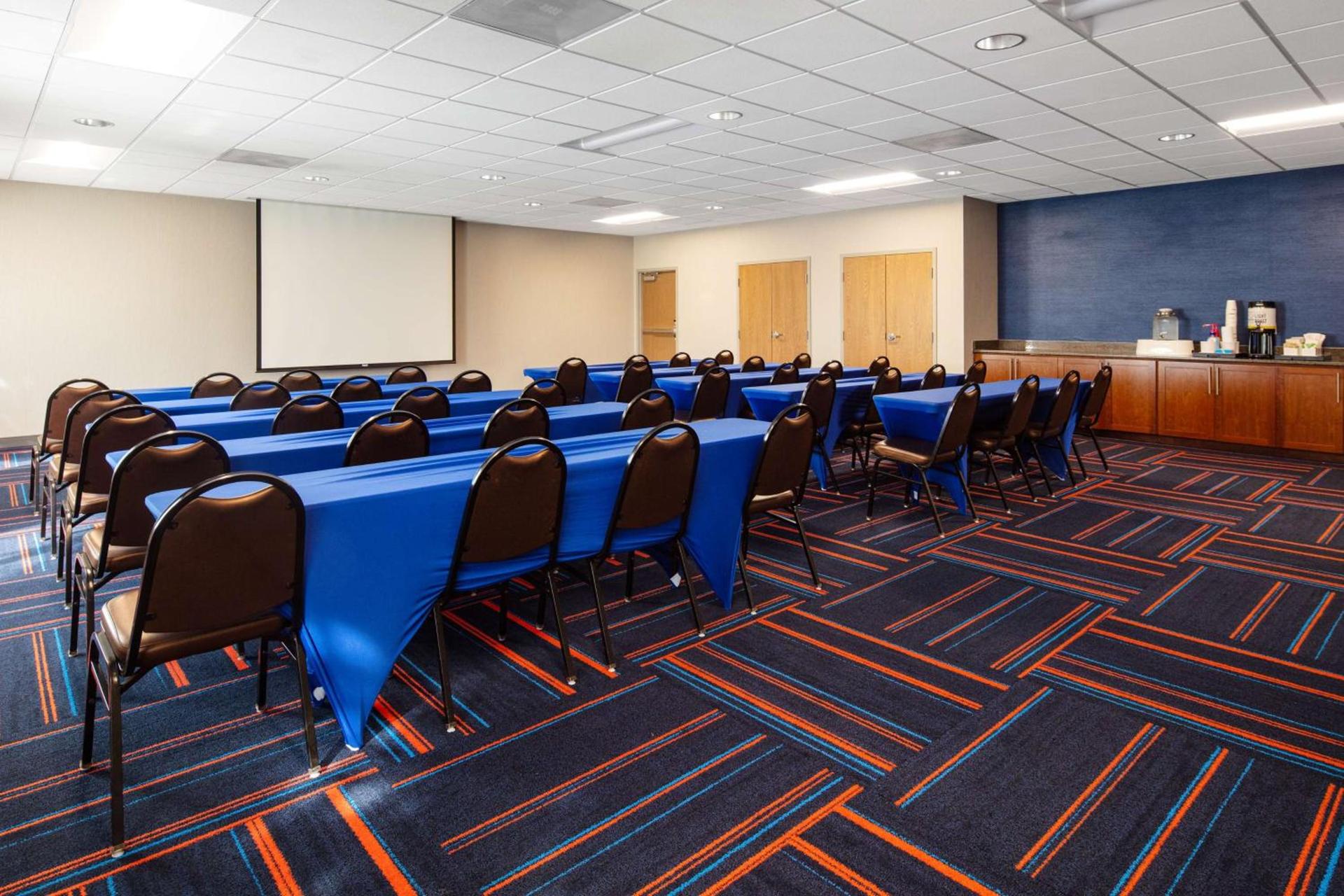 Hampton Inn Medford photo 14