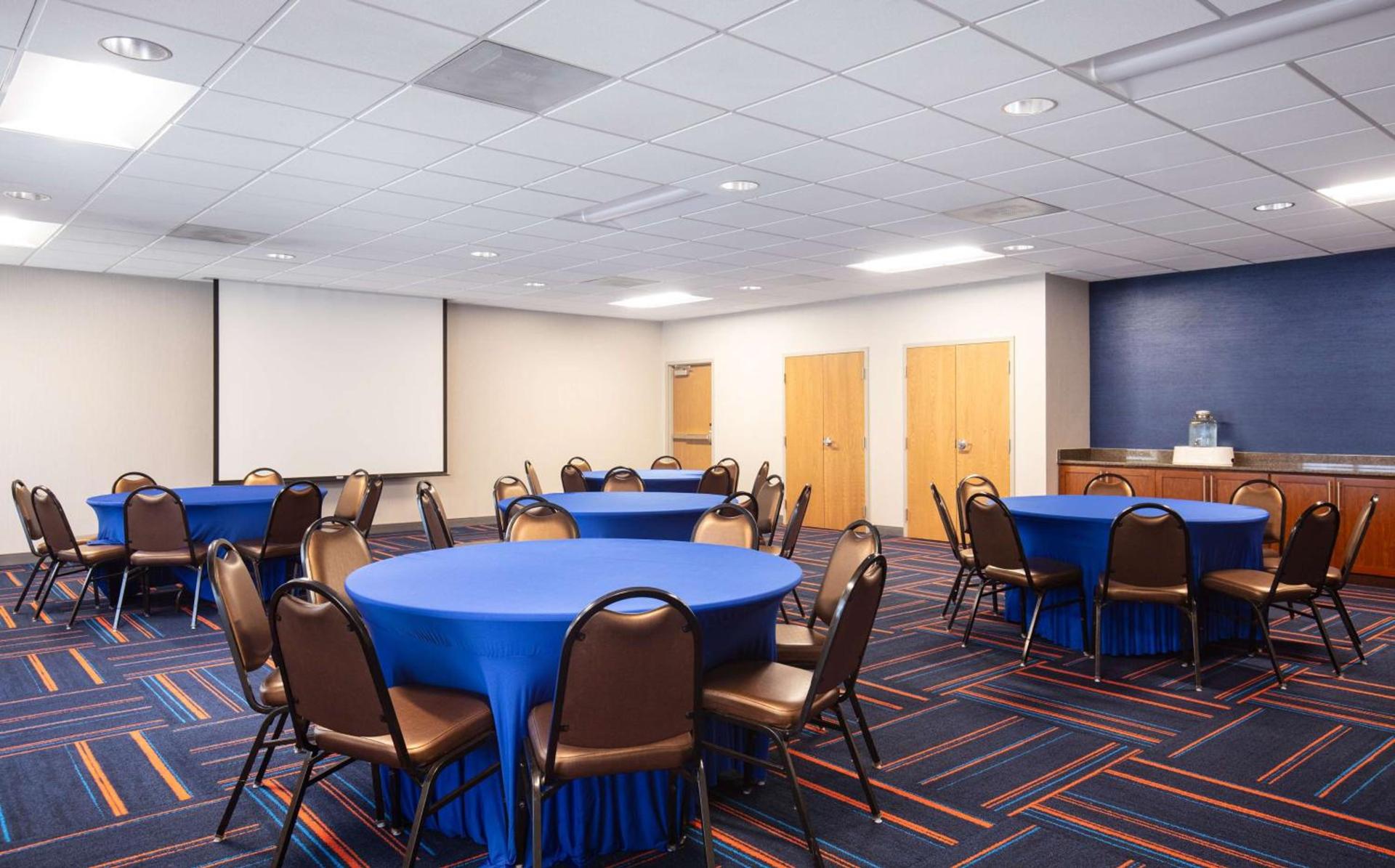 Hampton Inn Medford photo 15